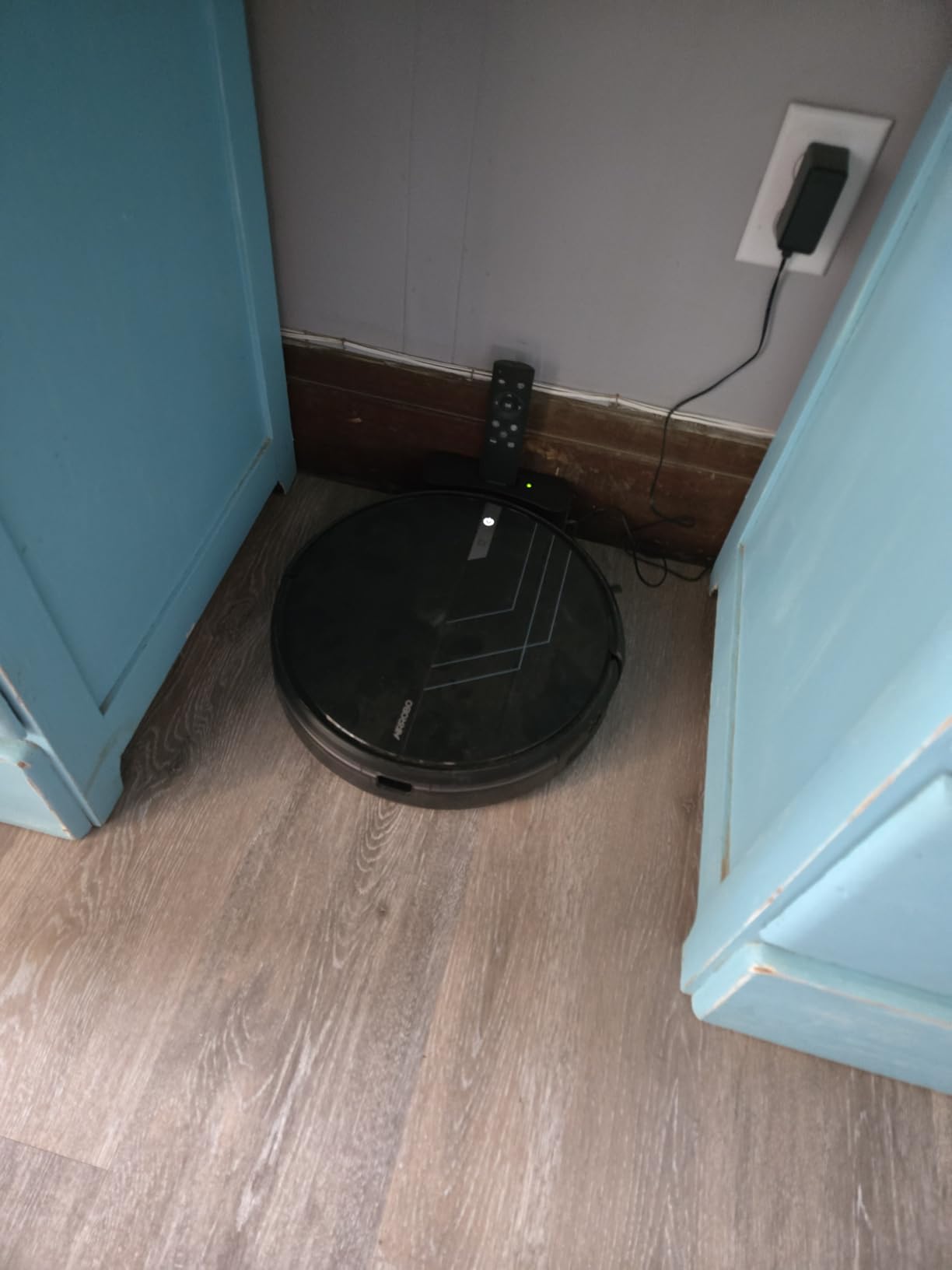 AIRROBO Robot Vacuum and Mop, 3000Pa Powerful Suction Robot Vacuum Cleaner with Self-Charging, Wi-Fi/App/Voice Control, Advanced Obstacle Avoidance, Slim Design, Ideal for Pet Hair, Hard Floor,Carpet Customer Review AIRROBO Robot Vacuum and Mop, 3000Pa Powerful Suction Robot Vacuum Cleaner with Self-Charging, Wi-Fi/App/Voice Control, Advanced Obstacle Avoidance, Slim Design, Ideal for Pet Hair, Hard Floor,Carpet - Customer Photo 1