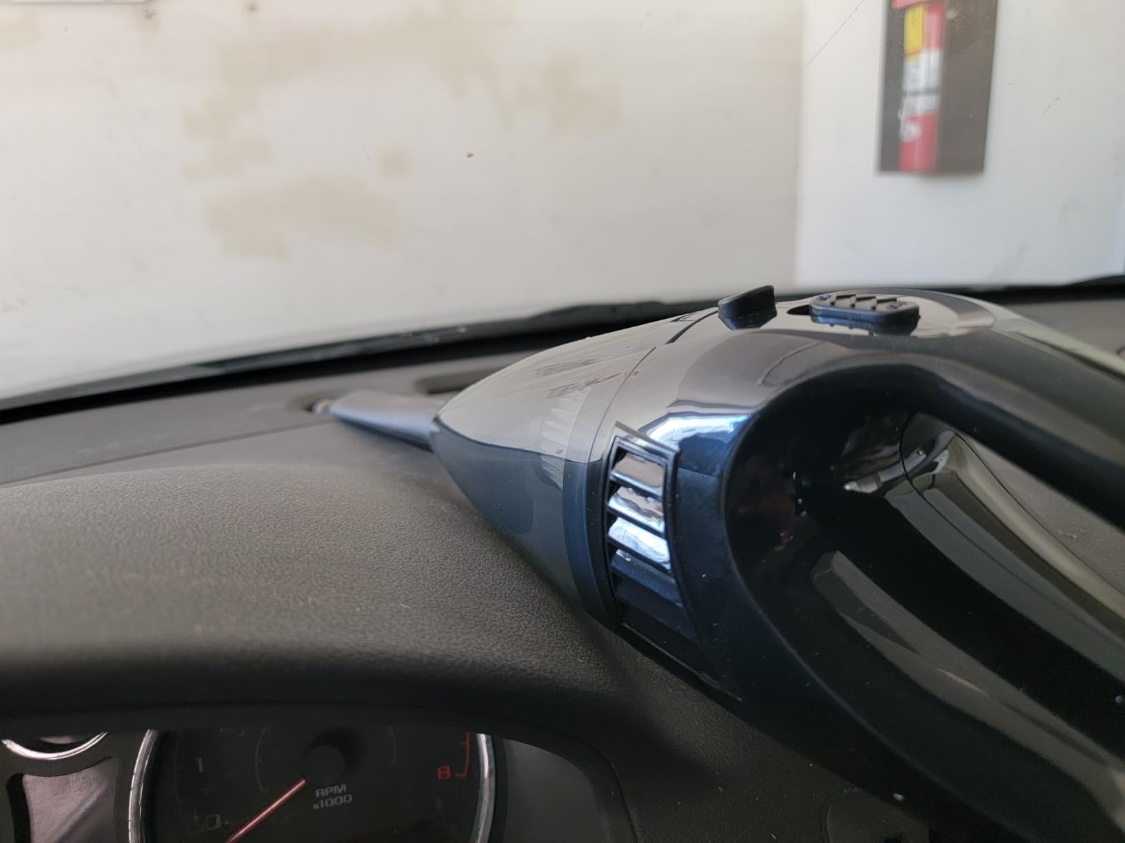 Handheld Car Vacuum Cleaner with 8000PA Powerful Suction, Portable Car Vacuum Cleaner with 2 Filters, Mini Brush, Lightweight, 0.34L Capacity, Essential Accessories - Customer Photo 1