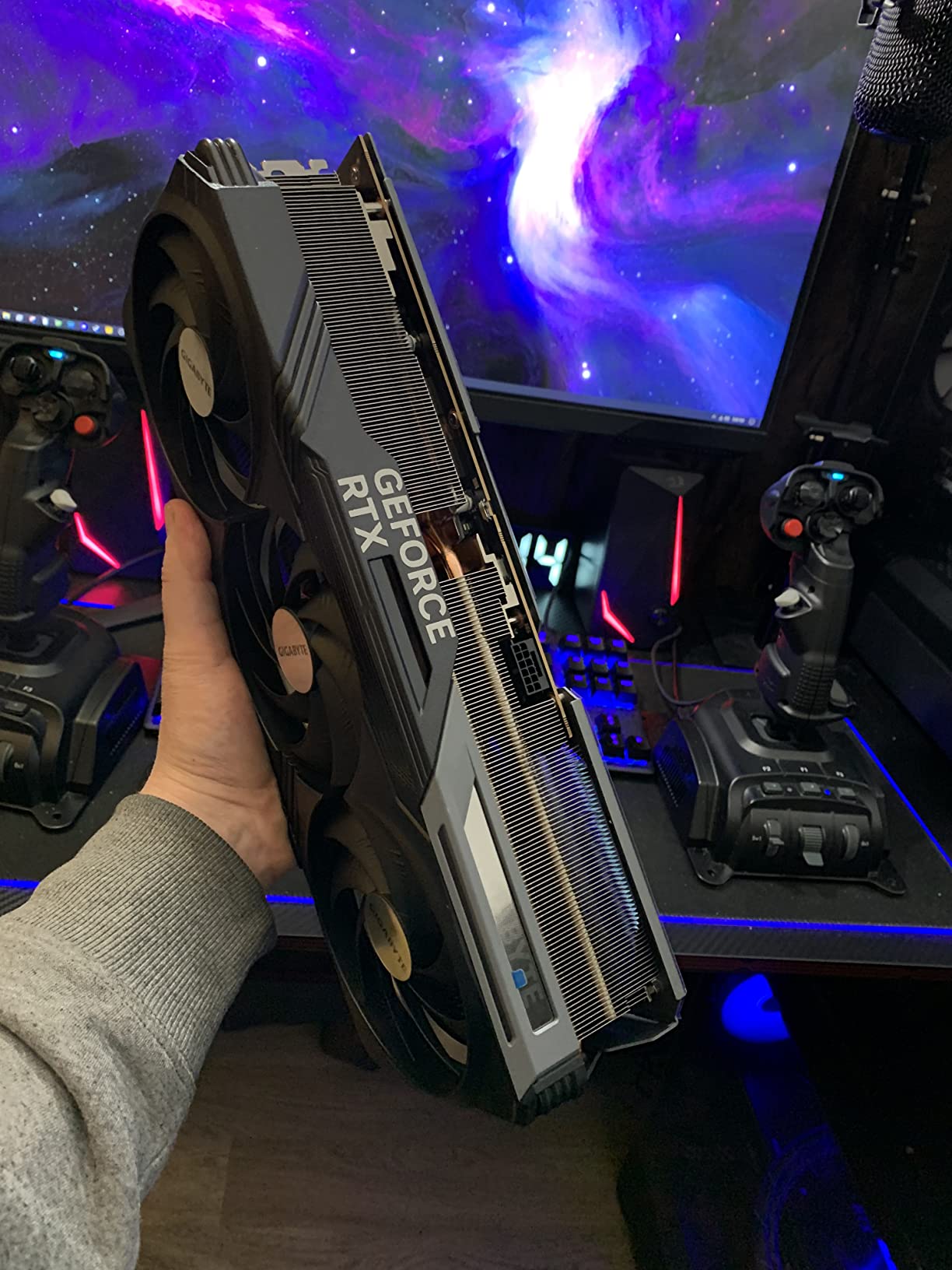 GIGABYTE GeForce RTX 5080 Gaming OC 16G Graphics Card, WINDFORCE Cooling System, 16GB 256-bit GDDR7, GV-N5080GAMING OC-16GD Video Card Customer Review GIGABYTE GeForce RTX 5080 Gaming OC 16G Graphics Card, WINDFORCE Cooling System, 16GB 256-bit GDDR7, GV-N5080GAMING OC-16GD Video Card - Customer Photo 2