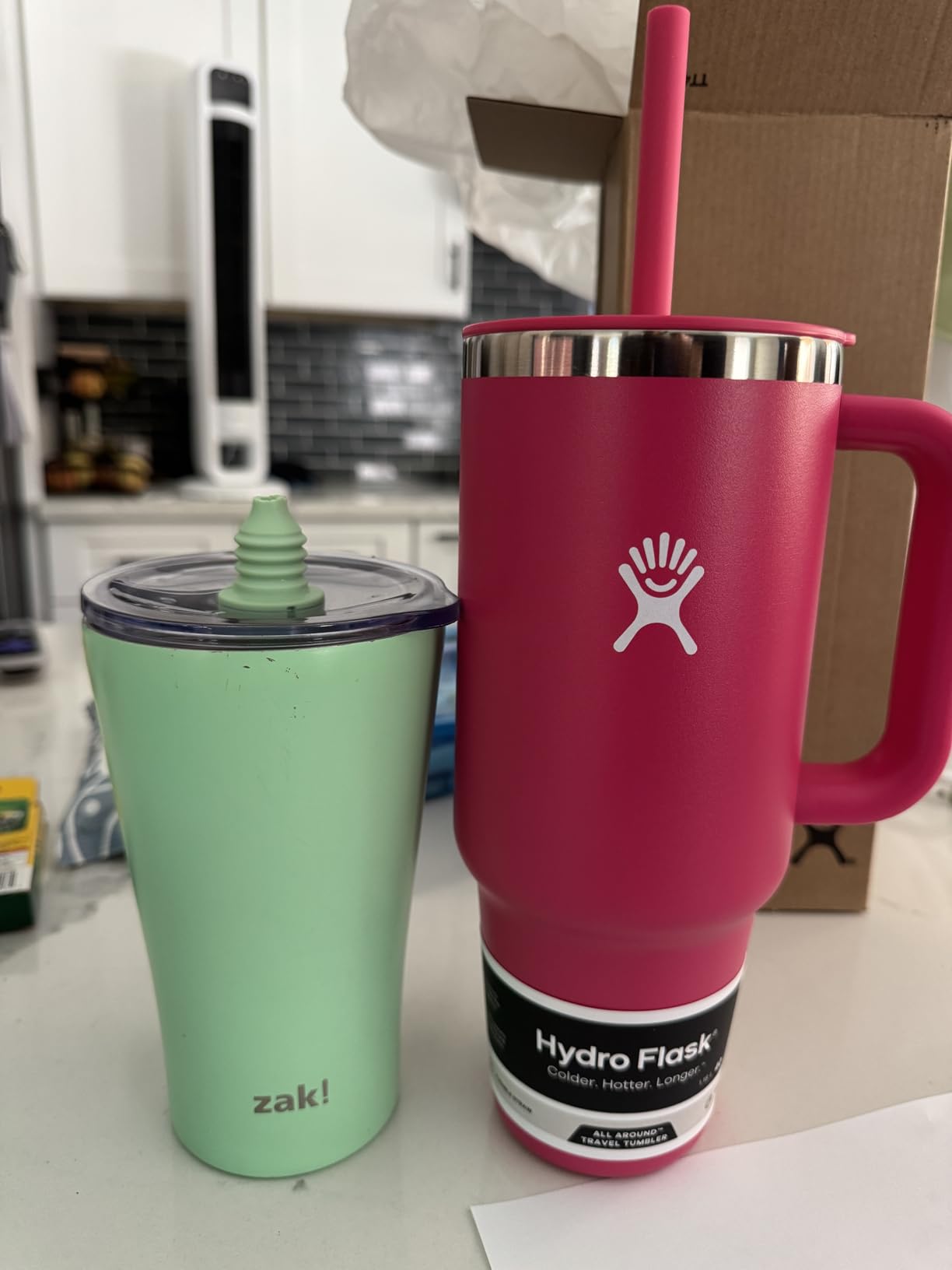 Hydro Flask 40 Oz Travel Tumbler with Handle, Lid and Straw - Insulated Stainless Steel in Ivory Rose Gold Customer Review Hydro Flask 40 Oz Travel Tumbler with Handle, Lid and Straw - Insulated Stainless Steel in Ivory Rose Gold - Customer Photo 2