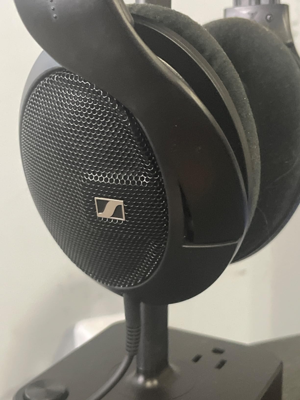 Sennheiser HD 505 - Wired, Over-Ear, with Transparent Sound and Controlled Bass, Enhanced Wearing Comfort, for Music, Work, Gaming, Copper Edition Customer Review Sennheiser HD 505 - Wired, Over-Ear, with Transparent Sound and Controlled Bass, Enhanced Wearing Comfort, for Music, Work, Gaming, Copper Edition - Customer Photo 2