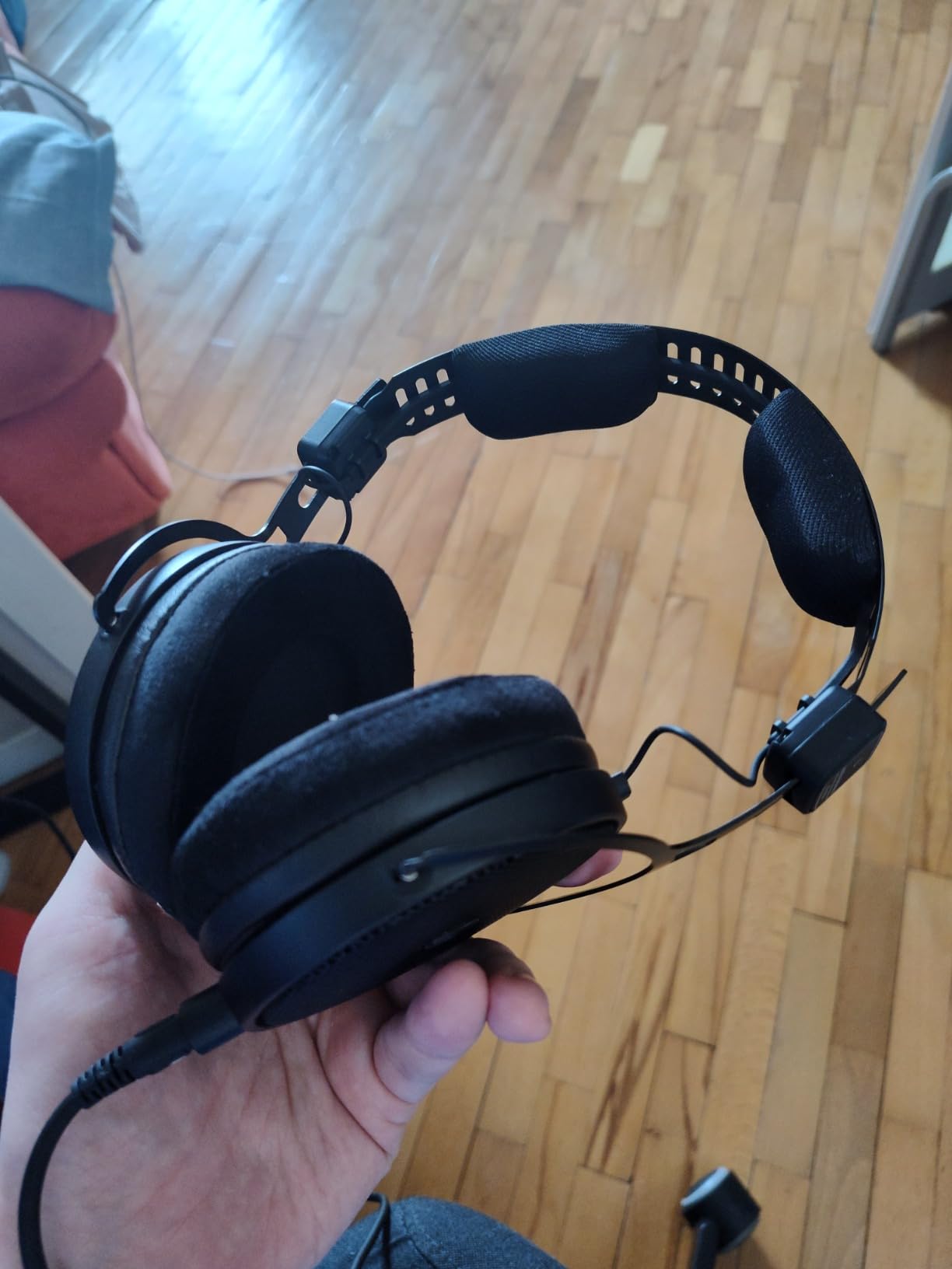 Audio-Technica ATH-R50x Professional Over-Ear Open-Back Reference Headphones Customer Review Audio-Technica ATH-R50x Professional Over-Ear Open-Back Reference Headphones - Customer Photo 2