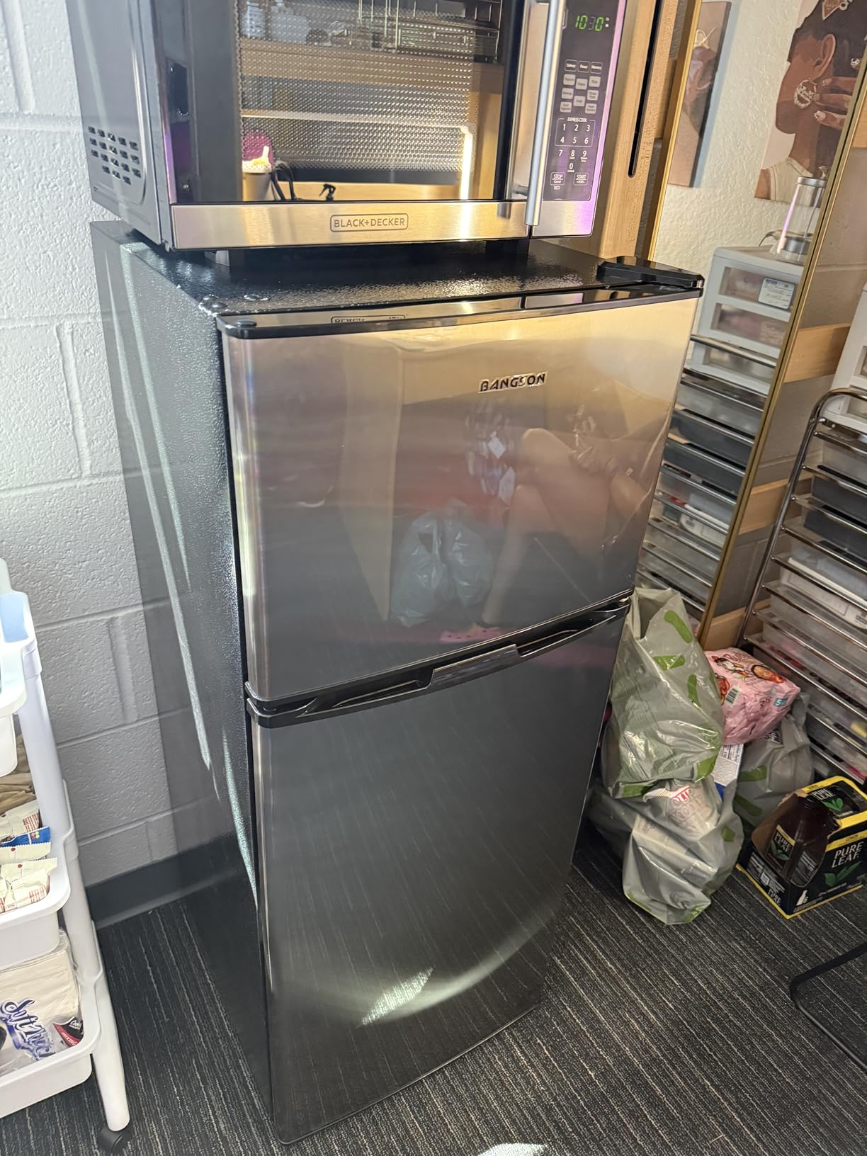 BANGSON 7.7 Cu.Ft Refrigerator with Freezer, Apartment Size Fridge with Top Freezer, Large Capacity, Energy Saving, Adjustable Thermostat, Low Noise, Black Customer Review BANGSON 7.7 Cu.Ft Refrigerator with Freezer, Apartment Size Fridge with Top Freezer, Large Capacity, Energy Saving, Adjustable Thermostat, Low Noise, Black - Customer Photo 1