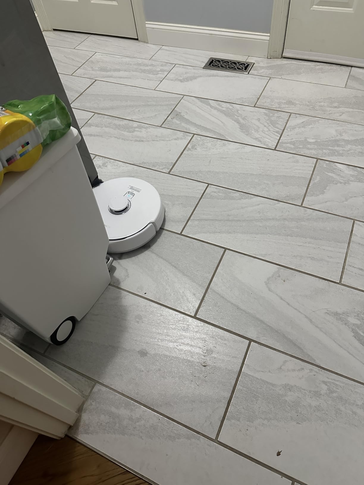 NARWAL Freo Z10 Ultra Robot Vacuum and Mop Combo, Dual RGB Cameras and Chips, AI Avoidance, 8N Corner to Edge Deep Cleaning, Dry-Wet Separation, 18000Pa, Hot Water Wash & Self-Emptying, Gray - Customer Photo 1