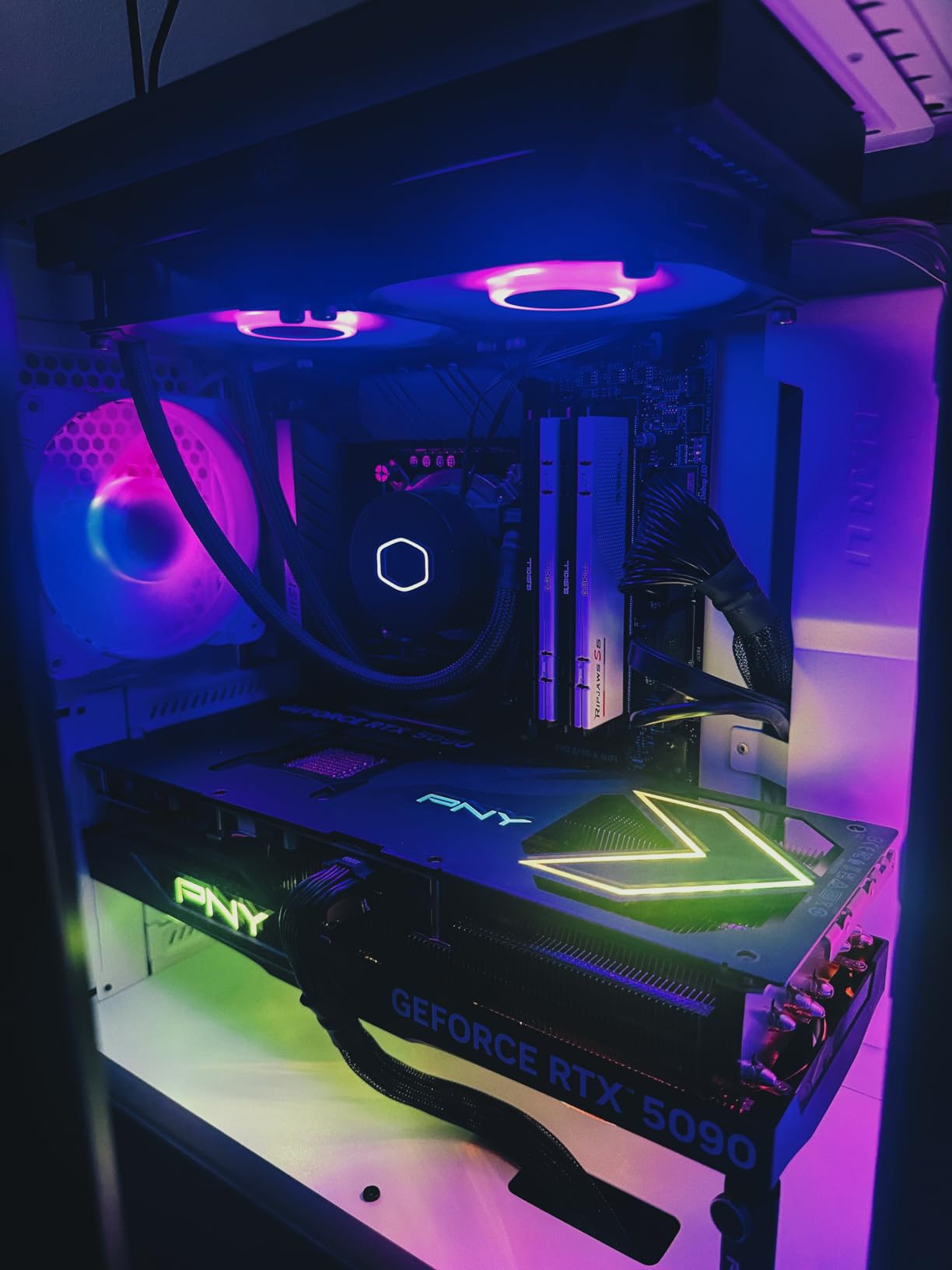 PNY NVIDIA GeForce RTX 5090 Epic-X ARGB OC Triple Fan Graphics Card (32GB GDDR7, 512-bit, Boost Speed: 2625 MHz) Customer Review PNY NVIDIA GeForce RTX 5090 Epic-X ARGB OC Triple Fan Graphics Card (32GB GDDR7, 512-bit, Boost Speed: 2625 MHz) - Customer Photo 2