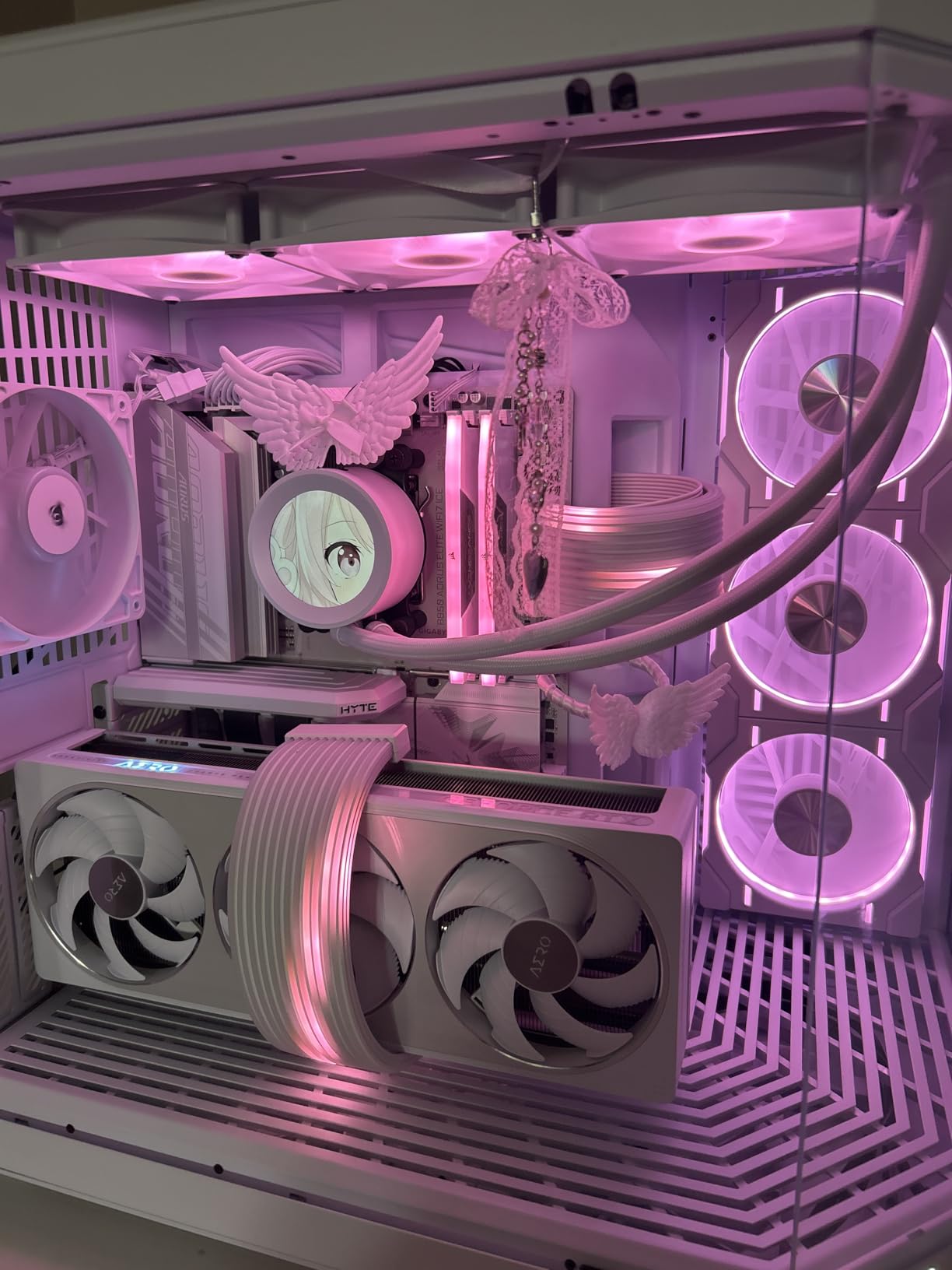 GIGABYTE GeForce RTX 5070 AERO OC 12G Graphics Card Customer Review GIGABYTE GeForce RTX 5070 AERO OC 12G Graphics Card - Customer Photo 1