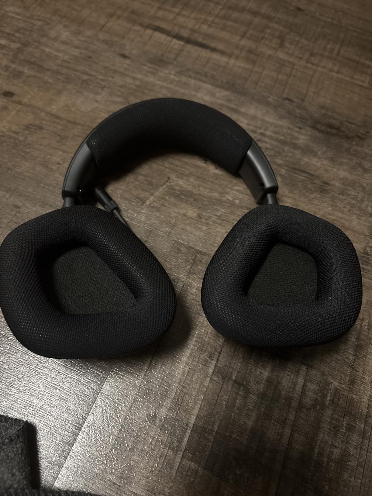 Corsair VOID v2 Wireless Gaming Headset with Bluetooth for PC, PS5, PS4, Switch, Mobile – Dolby Atmos, 70 Hr Battery, Dual Wireless, Lightweight, Fast Charging – Carbon - Customer Photo 1