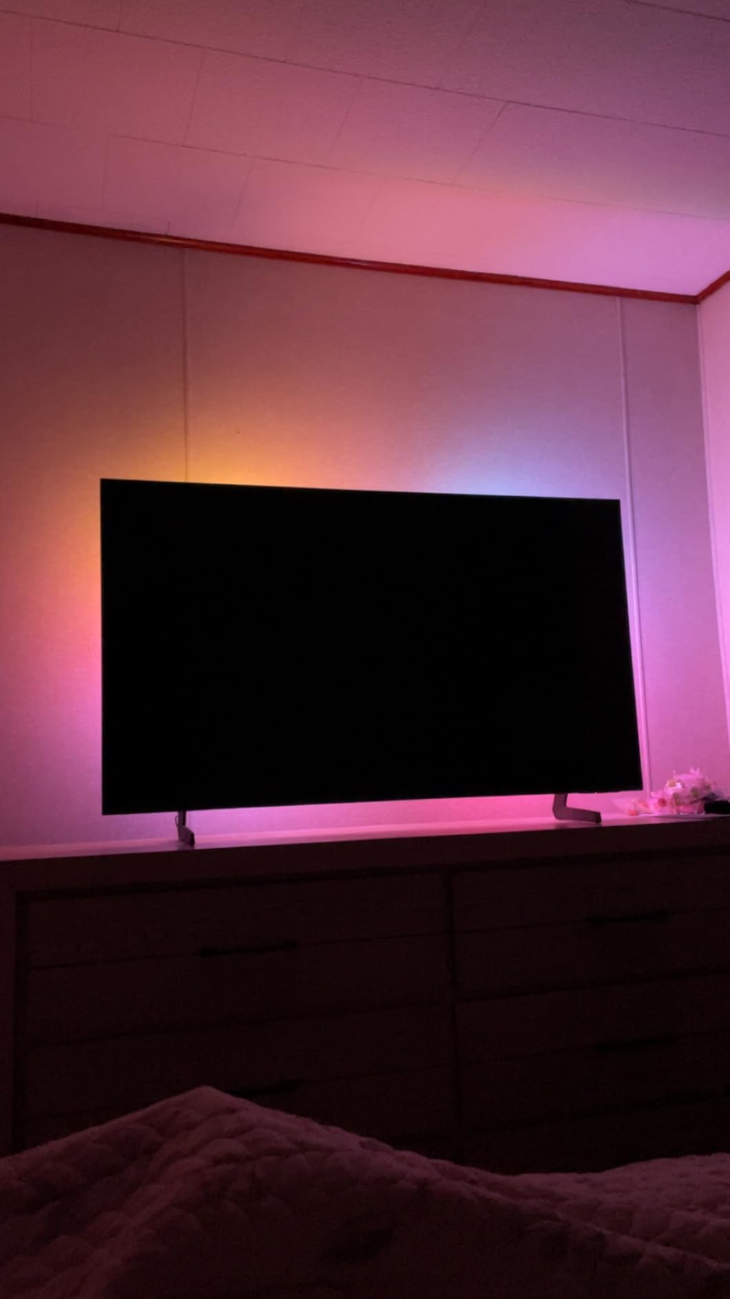 Samsung 65-Inch Class QLED Q8F 4K UHD Smart TV (2025 Model) Q4 AI Processor, 100% Color Volume with Quantum Dot, AirSlim Design, Endless Free Content, Samsung Vision AI, Alexa Built-in Customer Review Samsung 65-Inch Class QLED Q8F 4K UHD Smart TV (2025 Model) Q4 AI Processor, 100% Color Volume with Quantum Dot, AirSlim Design, Endless Free Content, Samsung Vision AI, Alexa Built-in - Customer Photo 1