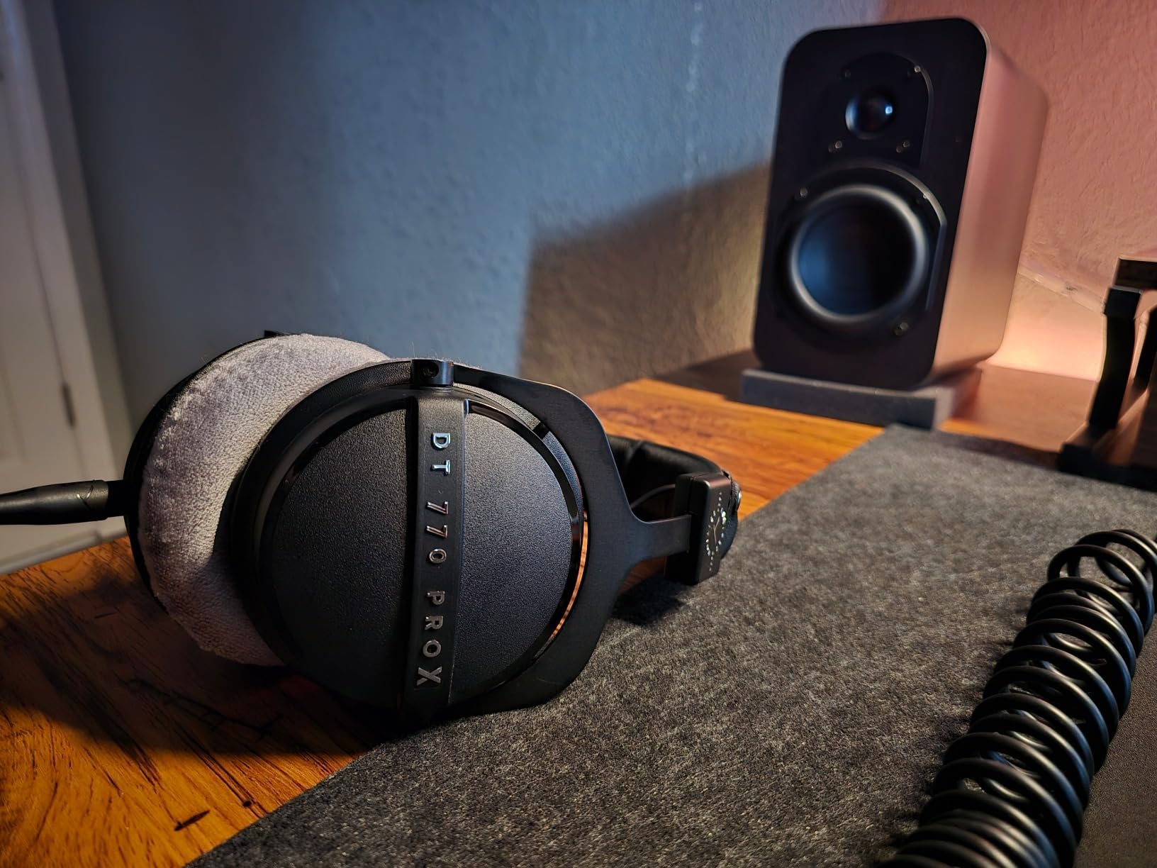 DT 770 Pro X Wired Over-Ear Headphones, 48 Ohm, Closed-Back Professional Recording Studio Monitor. Recording, Monitoring, Sound Isolation, Handmade in Germany. Black customer photo 2