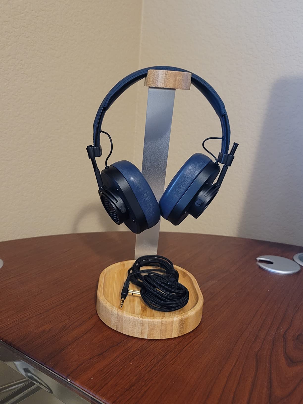 MH40 Over-Ear Wireless Headphones Gen II, Silver Metal/Tan Leather Customer Review MH40 Over-Ear Wireless Headphones Gen II, Silver Metal/Tan Leather - Customer Photo 1