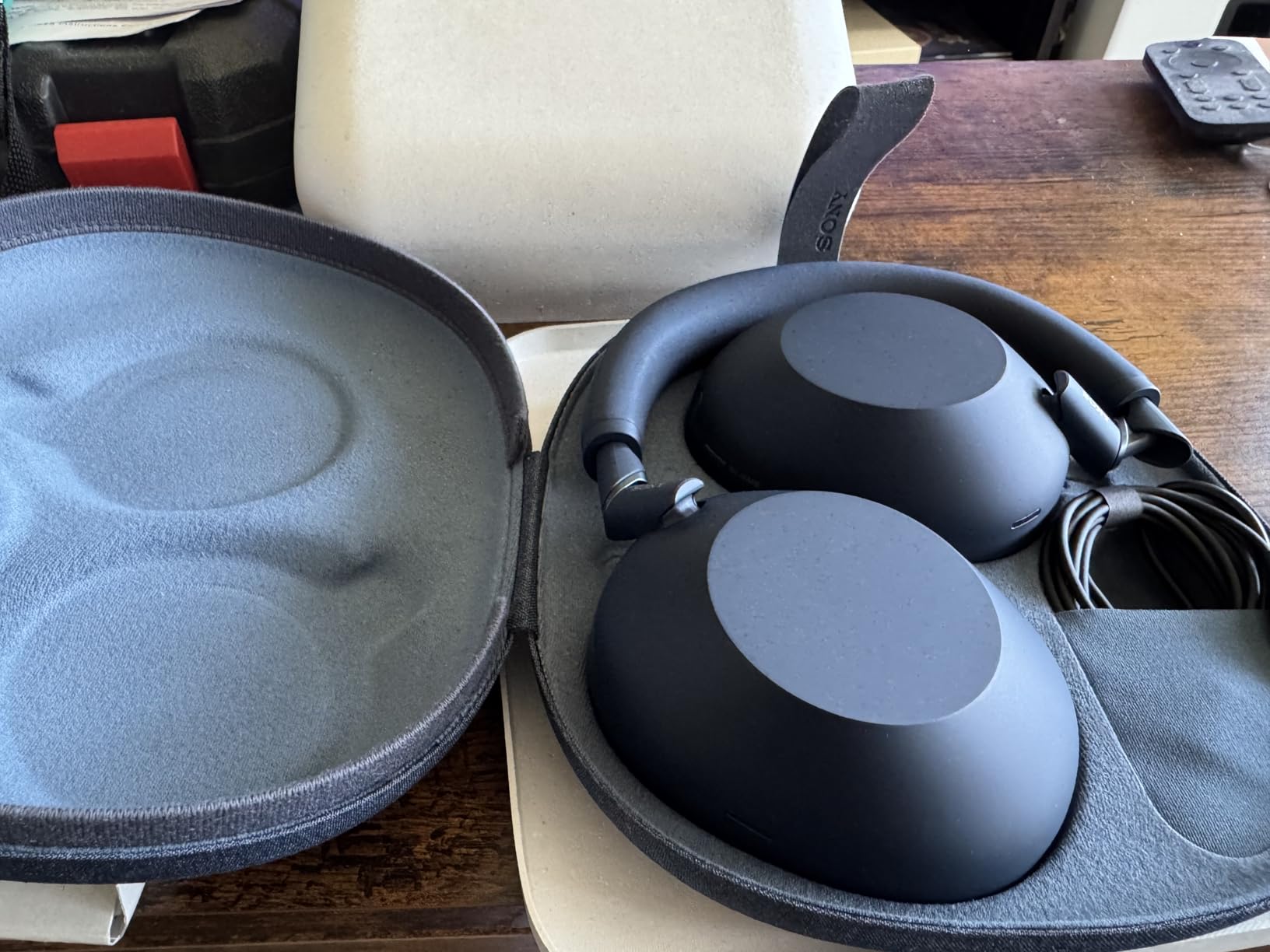 Sony WH-1000XM6 The Best Noise Canceling Wireless Headphones, HD NC Processor QN3, 12 Microphones, Adaptive NC Optimizer, Mastered by Engineers, Studio-Quality, 30-Hour Battery, Black - Customer Photo 1