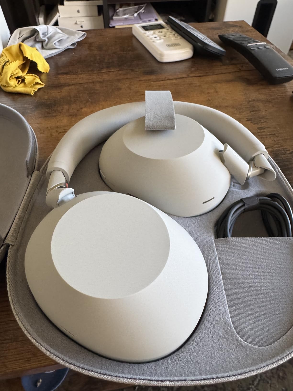 Sony WH-1000XM6 The Best Noise Canceling Wireless Headphones, HD NC Processor QN3, 12 Microphones, Adaptive NC Optimizer, Mastered by Engineers, Studio-Quality, 30-Hour Battery, Midnight Blue - Customer Photo 1