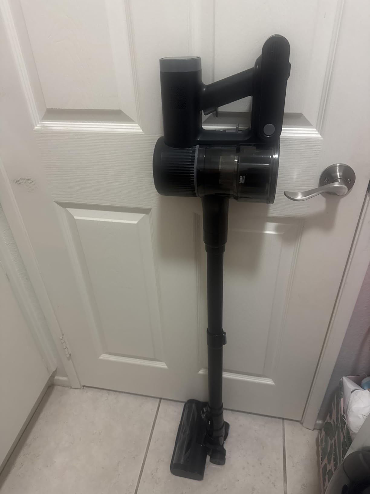 Tikom Cordless Vacuum Cleaner for Home, 40000Pa/450W Stick Vacuum with Charging Wall Dock, Anti-Tangle, Lightweight Handheld Vacuum for Pet Hair, Hard Floor, Carpet, V450 - Customer Photo 1