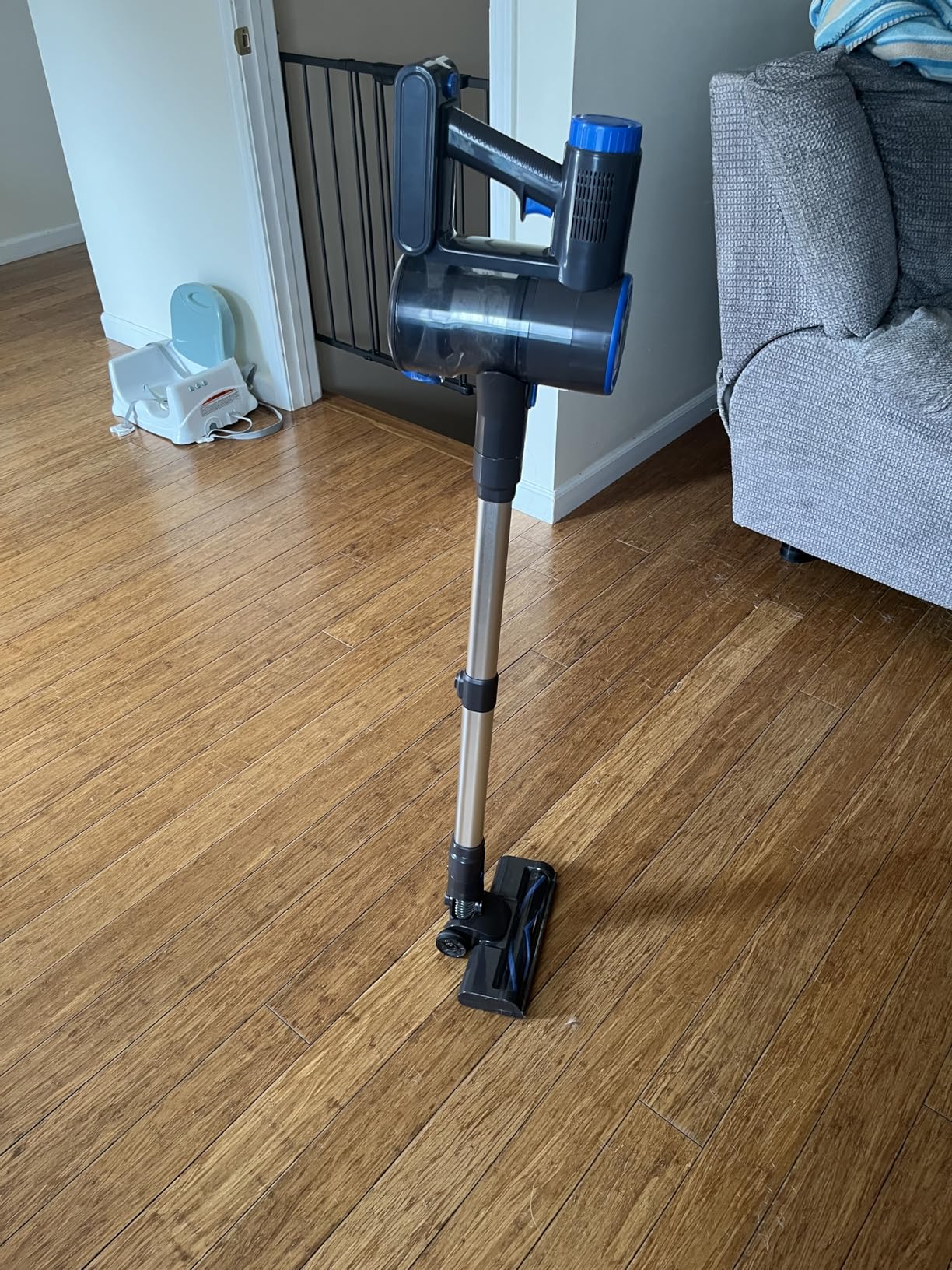 Cordless Vacuum Cleaner, Super Power Suction Stick Vacuum Cleaners with 2200 mAh Battery,8-in-1 Lightweight Self-Standing, 35 Mins Runtime for Home Low-Pile Carpet Pet Hair Customer Review Cordless Vacuum Cleaner, Super Power Suction Stick Vacuum Cleaners with 2200 mAh Battery,8-in-1 Lightweight Self-Standing, 35 Mins Runtime for Home Low-Pile Carpet Pet Hair - Customer Photo 1