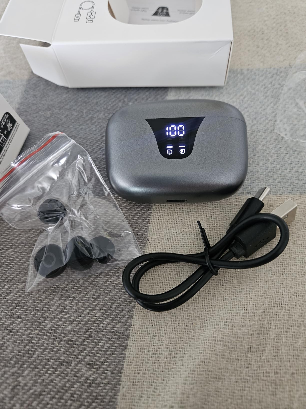 ZIUTY Wireless Earbuds Bluetooth Headphones, 50H Playtime Ear Buds with Mic, LED Digital Display Charging Case, IPX7 Waterproof, Deep Bass Stereo, in-Ear Earphone for iPhone Andriod Phone Customer Review ZIUTY Wireless Earbuds Bluetooth Headphones, 50H Playtime Ear Buds with Mic, LED Digital Display Charging Case, IPX7 Waterproof, Deep Bass Stereo, in-Ear Earphone for iPhone Andriod Phone - Customer Photo 1