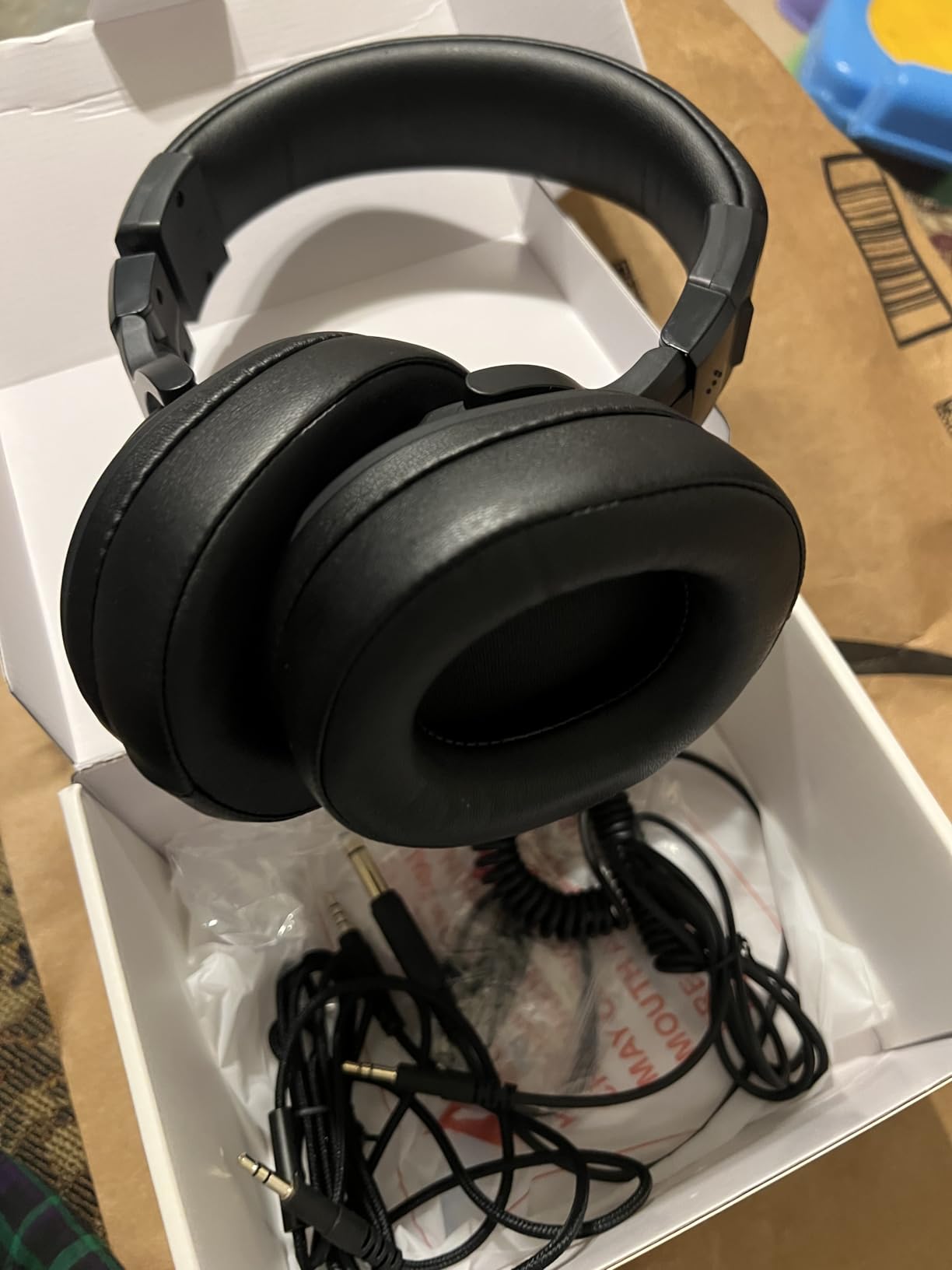 New bee Studio Headphones, DJ Headphones with 50mm Drivers and 6.35mm & 3.5mm Jack for Studio Monitor & Mixing DJ Guitar AMP Podcast Piano Keyboard Customer Review New bee Studio Headphones, DJ Headphones with 50mm Drivers and 6.35mm & 3.5mm Jack for Studio Monitor & Mixing DJ Guitar AMP Podcast Piano Keyboard - Customer Photo 1