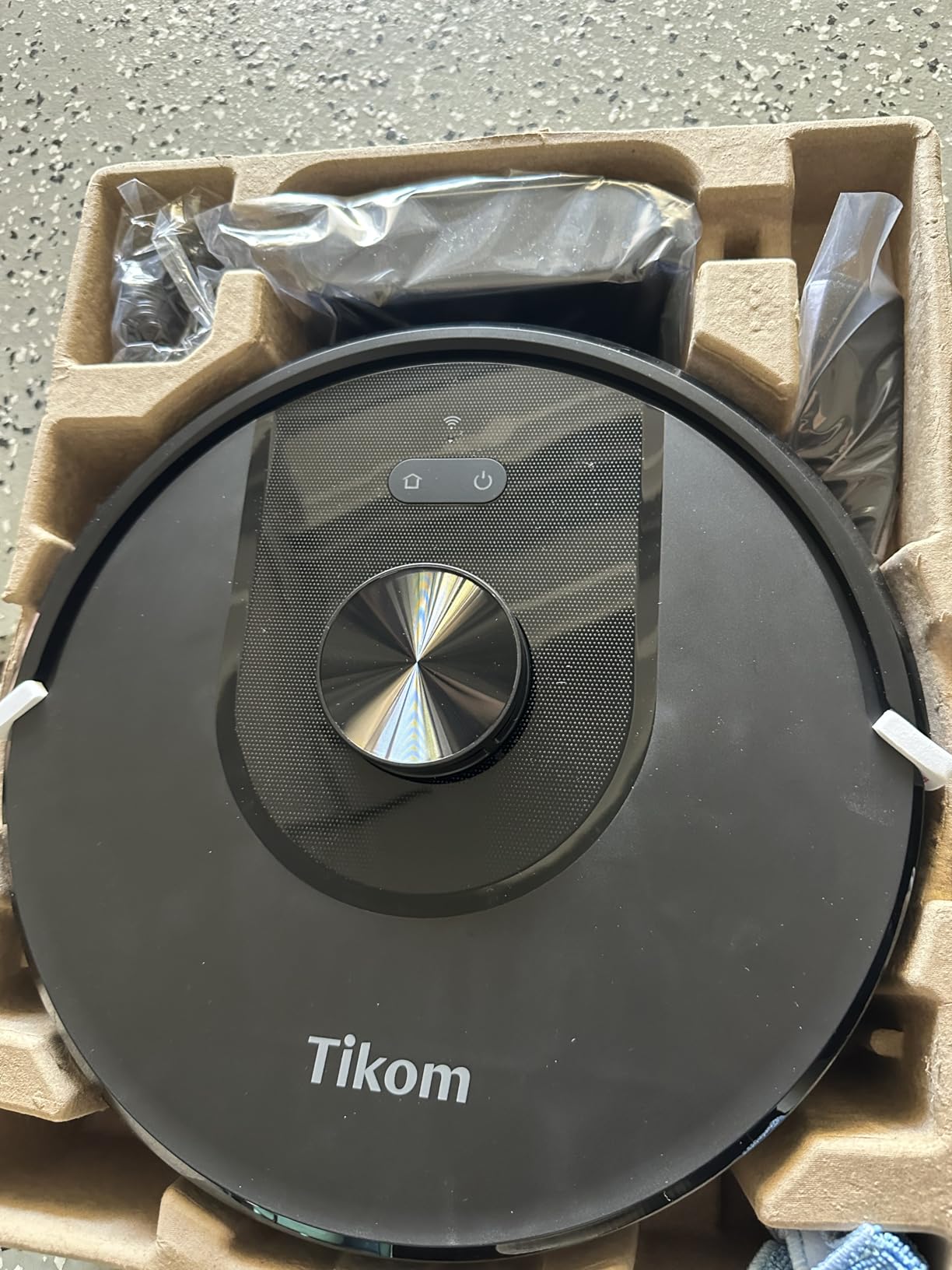 Tikom Robot Vacuum and Mop Combo, 6000 Pa Automatic Robotic Vacuum Cleaner, Smart Mapping, 150 Min Max, Ideal for Pet Hair, Hardfloors, Carpets, Home(L8000 Pro) - Customer Photo 2