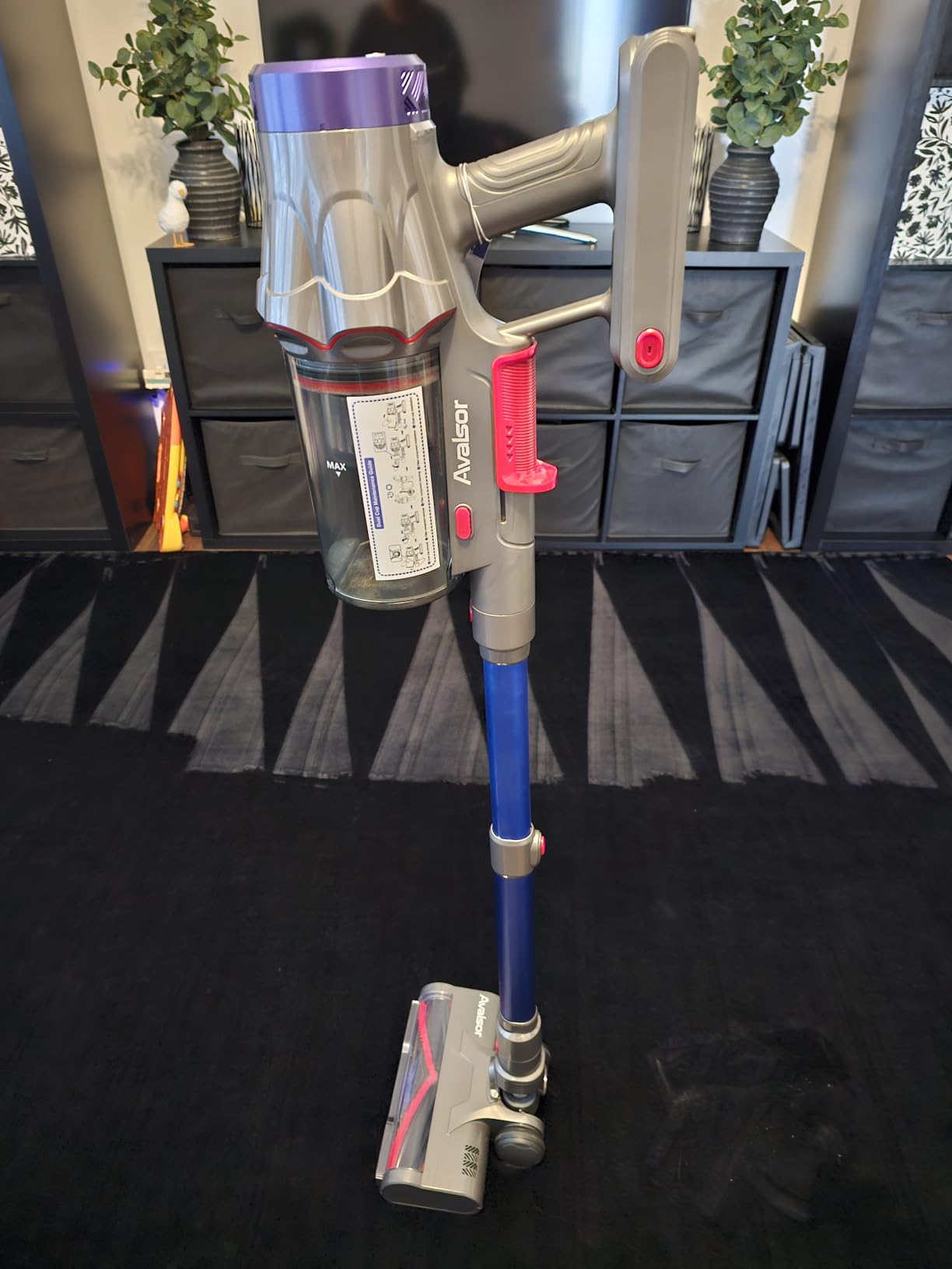 Cordless Vacuum Cleaner, 48KPa 580W 65Mins Vacuum Cleaner for Home, Anti-Tangle Self-standing Stick Vacuum with Scented Tablet, Upgraded Dust Cup Scraping, Vacuum Cordless for Pet Hair/Carpet/Floors - Customer Photo 1