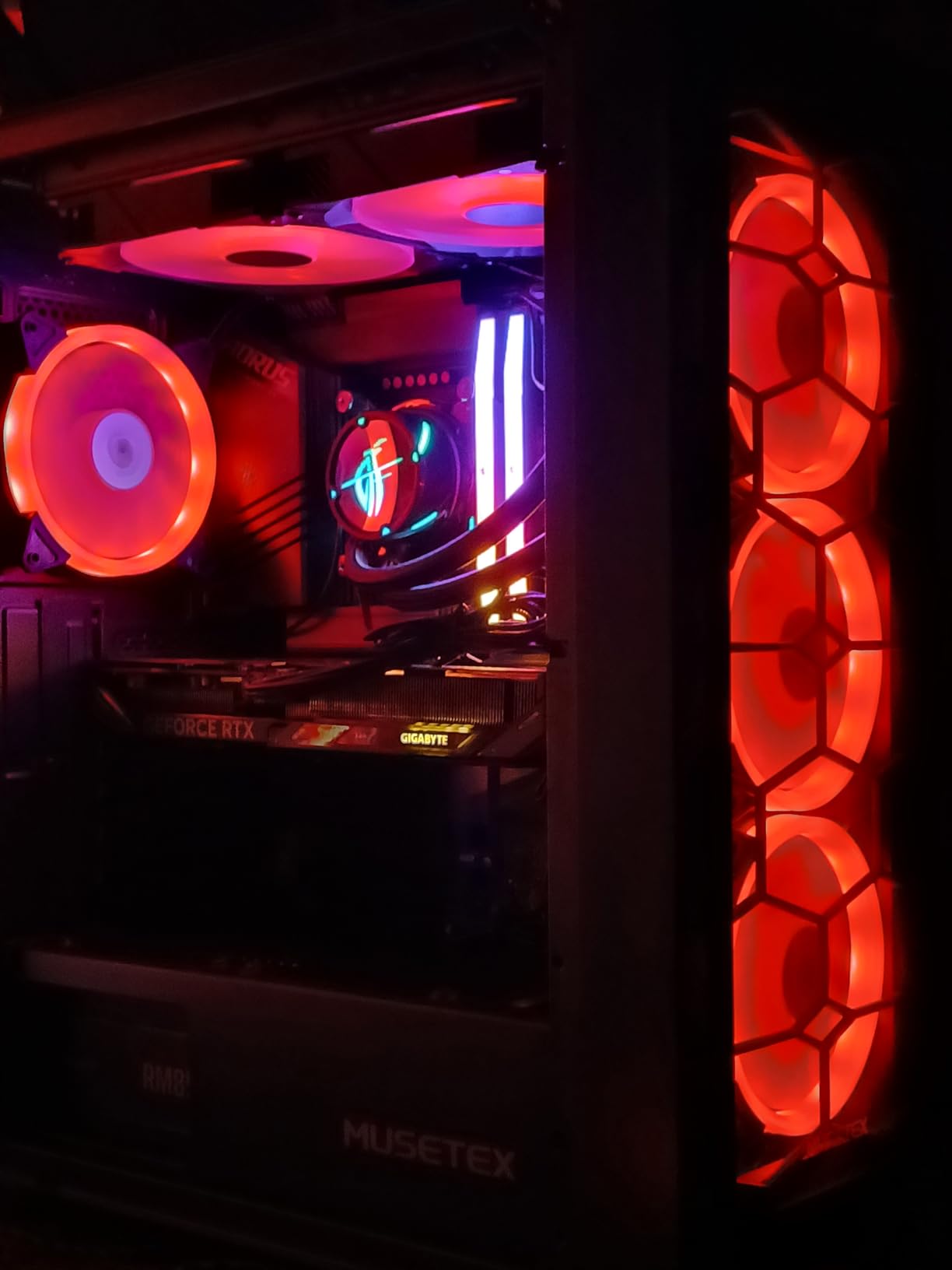 GIGABYTE GeForce RTX 5060 Ti WINDFORCE MAX OC 16G Graphics Card, 16GB 128-bit GDDR7, PCIe 5.0, WINDFORCE Cooling System, GV-N506TWF2MAX OC-16GD Video Card Customer Review GIGABYTE GeForce RTX 5060 Ti WINDFORCE MAX OC 16G Graphics Card, 16GB 128-bit GDDR7, PCIe 5.0, WINDFORCE Cooling System, GV-N506TWF2MAX OC-16GD Video Card - Customer Photo 1