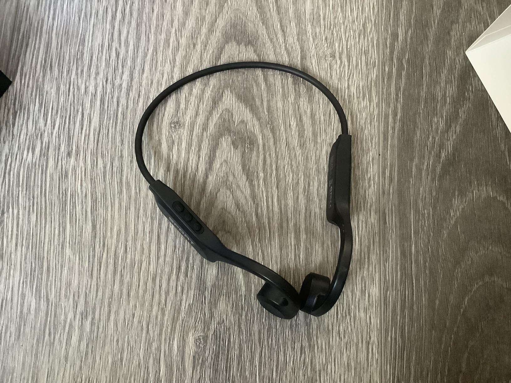 Bone Conduction Headphones, Open Ear IPX8 Waterproof Headsets Bluetooth 6.0 with Mic, Wireless Earbuds 10H Playtime Swimming Headphones for Sports, Running, Cycling Customer Review Bone Conduction Headphones, Open Ear IPX8 Waterproof Headsets Bluetooth 6.0 with Mic, Wireless Earbuds 10H Playtime Swimming Headphones for Sports, Running, Cycling - Customer Photo 2