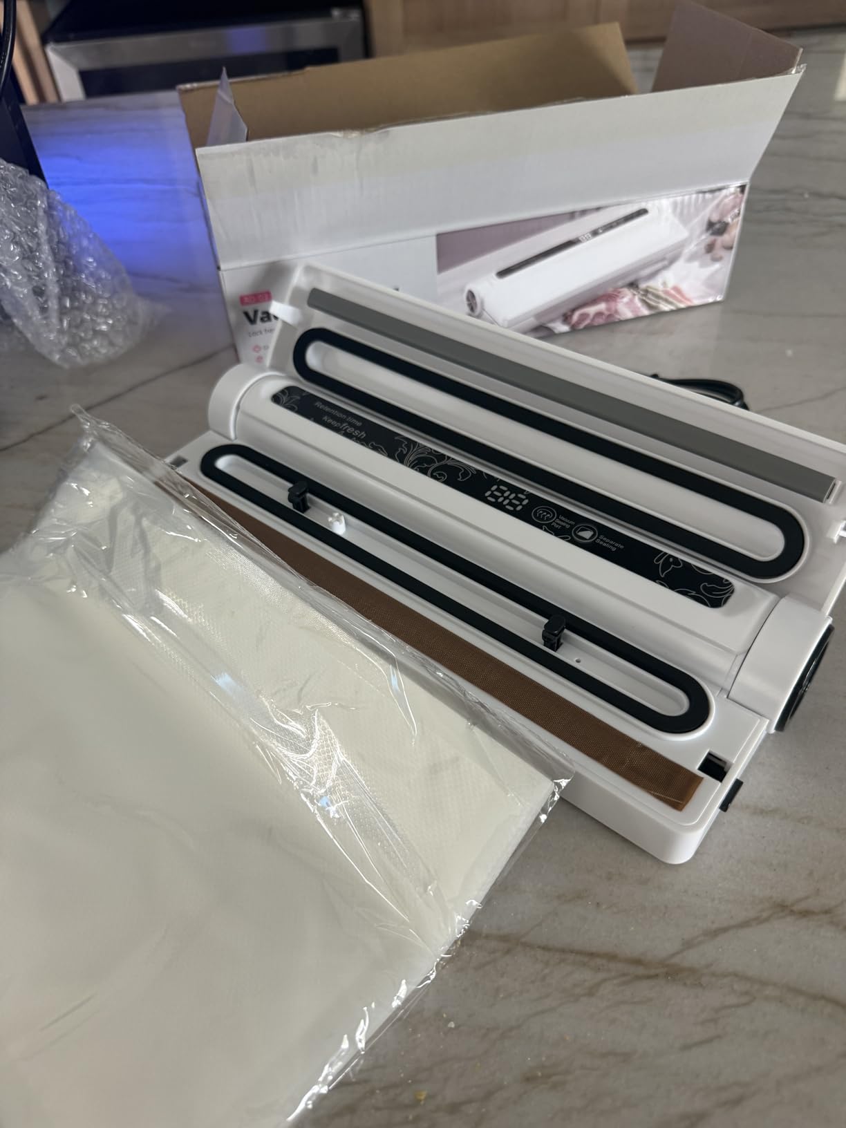 Food Vacuum Sealer Machine, 75KPA Strong Suction, Dry/Wet Modes, 20 Vacuum Seal Bags for Food, Digital Countdown Timer, Compact Lightweight, Ideal for Home Kitchen Use Customer Review Food Vacuum Sealer Machine, 75KPA Strong Suction, Dry/Wet Modes, 20 Vacuum Seal Bags for Food, Digital Countdown Timer, Compact Lightweight, Ideal for Home Kitchen Use - Customer Photo 2