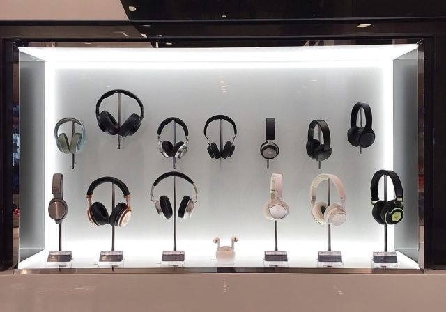Best Headphones [cy]: 15 Models Tested for 504 Hours - Sixstoreys Affiliate Content Factory