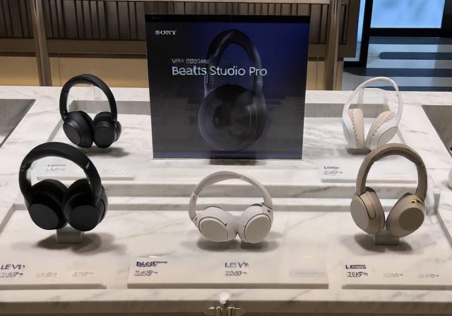 Best Noise Canceling Headphones [cy]: 10 Models Tested for 127 Hours - Sixstoreys Affiliate Content Factory