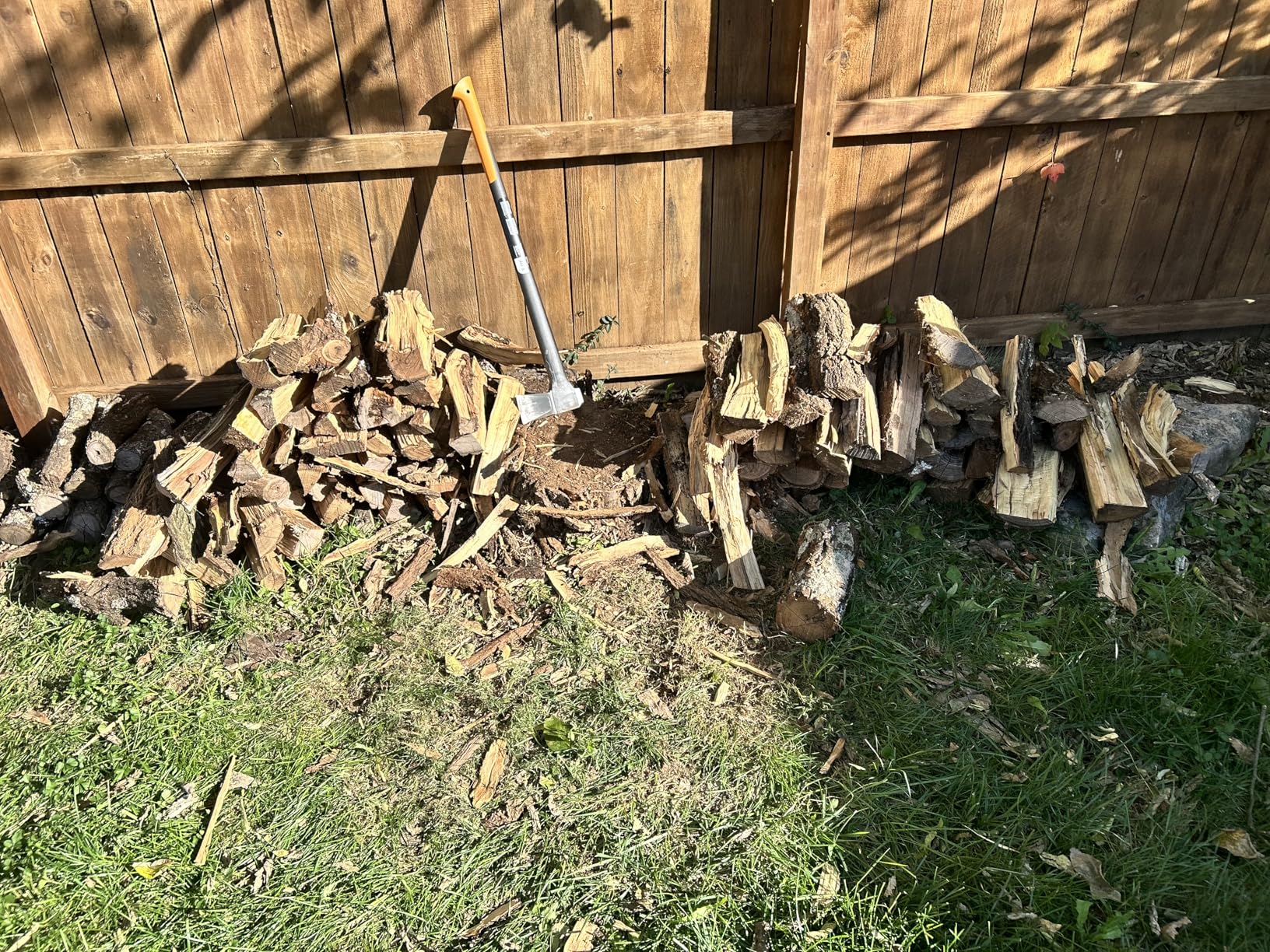 Fiskars X7 Hatchet Lightweight Wood Splitter for Small to Medium Size Kindling with Proprietary Blade and Shock-Absorbing FiberComp Handle, Lawn and Garden Tool, 14 inch, 1.5 pounds - Customer Photo 4