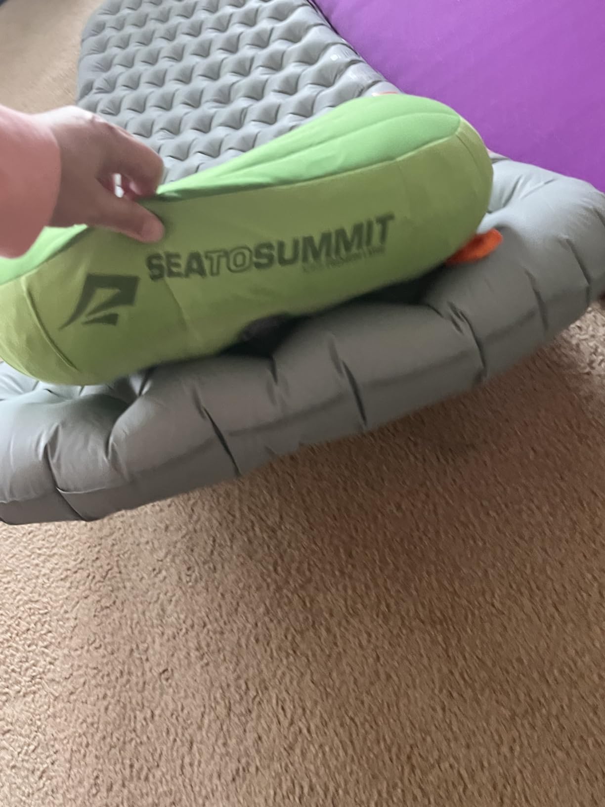 Sea to Summit Aeros Premium Inflatable Travel Pillow, Regular (13.4 x 9.4), Navy Blue - Customer Photo 1