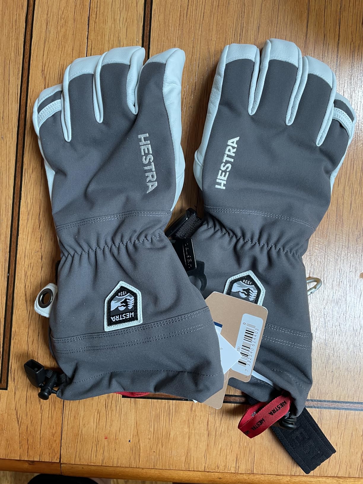 Hestra Army Leather Heli Ski Glove, 5-Finger Snow Glove for Skiing & Snowboarding for Men & Women Customer Review Hestra Army Leather Heli Ski Glove, 5-Finger Snow Glove for Skiing & Snowboarding for Men & Women - Customer Photo 2