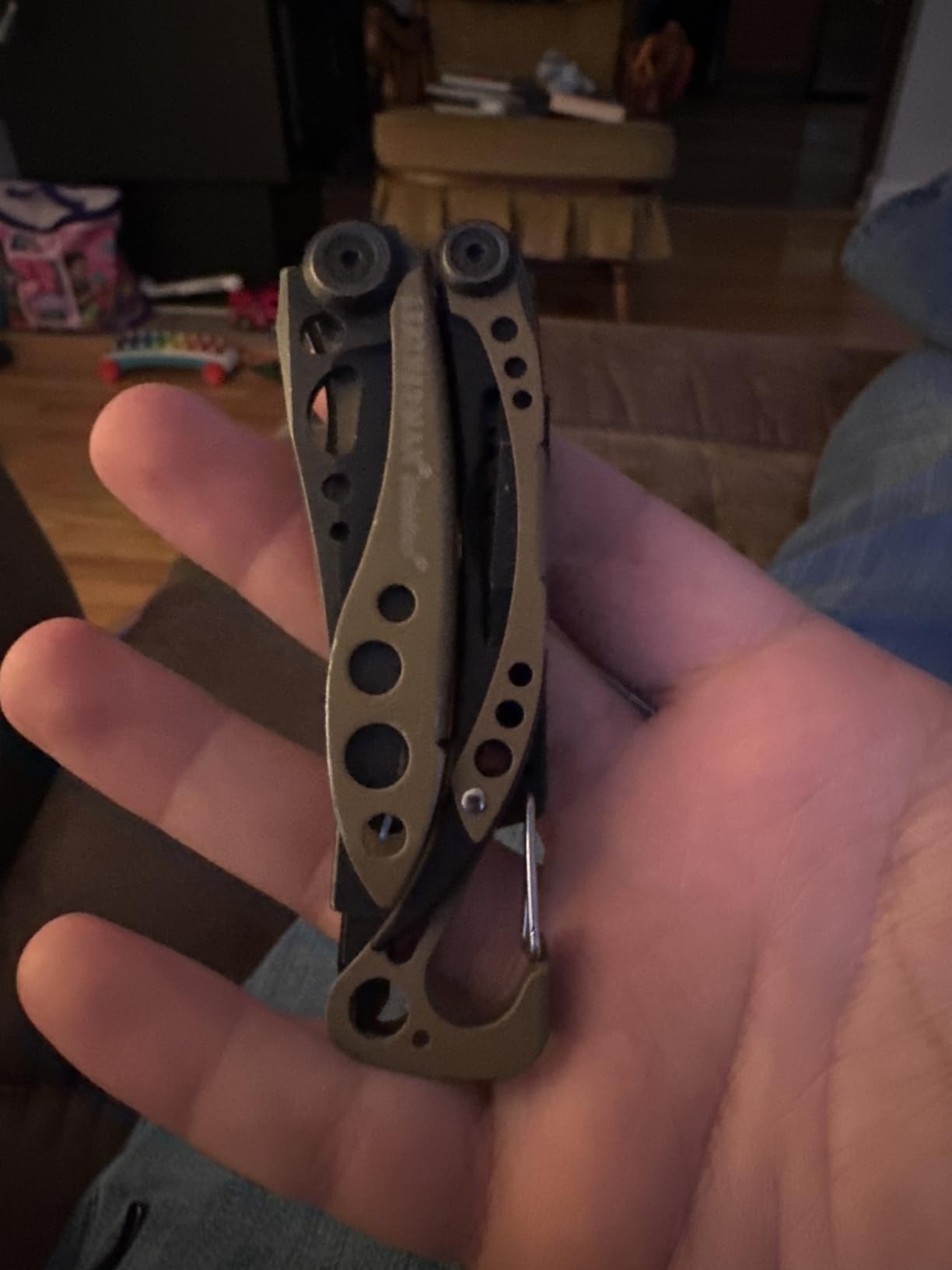 LEATHERMAN, Skeletool, 7-in-1 Lightweight, Minimalist Multi-tool for Everyday Carry (EDC), Home, Garden & Outdoors, Stainless Steel - Customer Photo 1