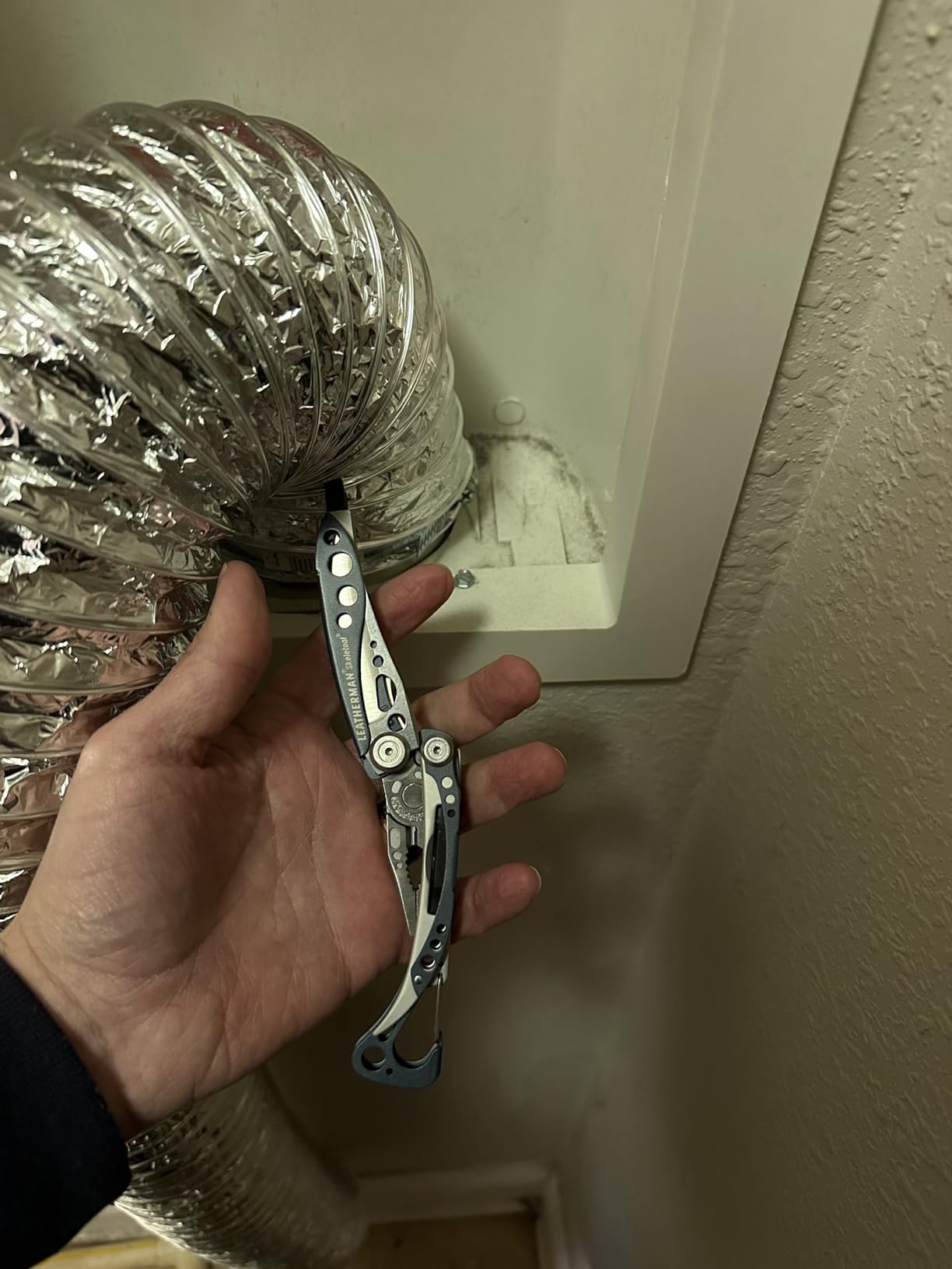 LEATHERMAN, Skeletool, 7-in-1 Lightweight, Minimalist Multi-tool for Everyday Carry (EDC), Home, Garden & Outdoors, Stainless Steel - Customer Photo 2