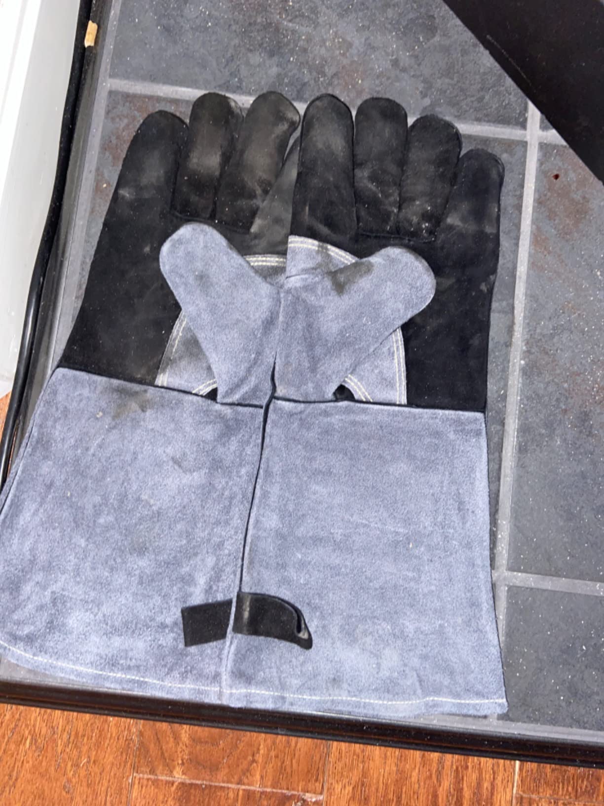 OZERO 932℉ Grill BBQ Gloves 16-inch Heat Resistant Leather Forge Welding Glove with Flame Retardant Long Sleeve and Insulated Lining for Men and Women Black-gray - Customer Photo 1