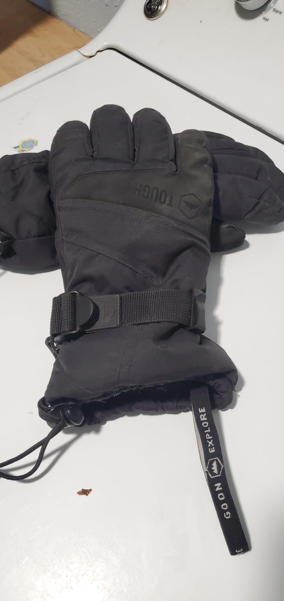 Tough Outdoors Waterproof Gloves Women - Ski Gloves Men - Warm for Winter Cold Weather Snow & Snowboarding Customer Review Tough Outdoors Waterproof Gloves Women - Ski Gloves Men - Warm for Winter Cold Weather Snow & Snowboarding - Customer Photo 2