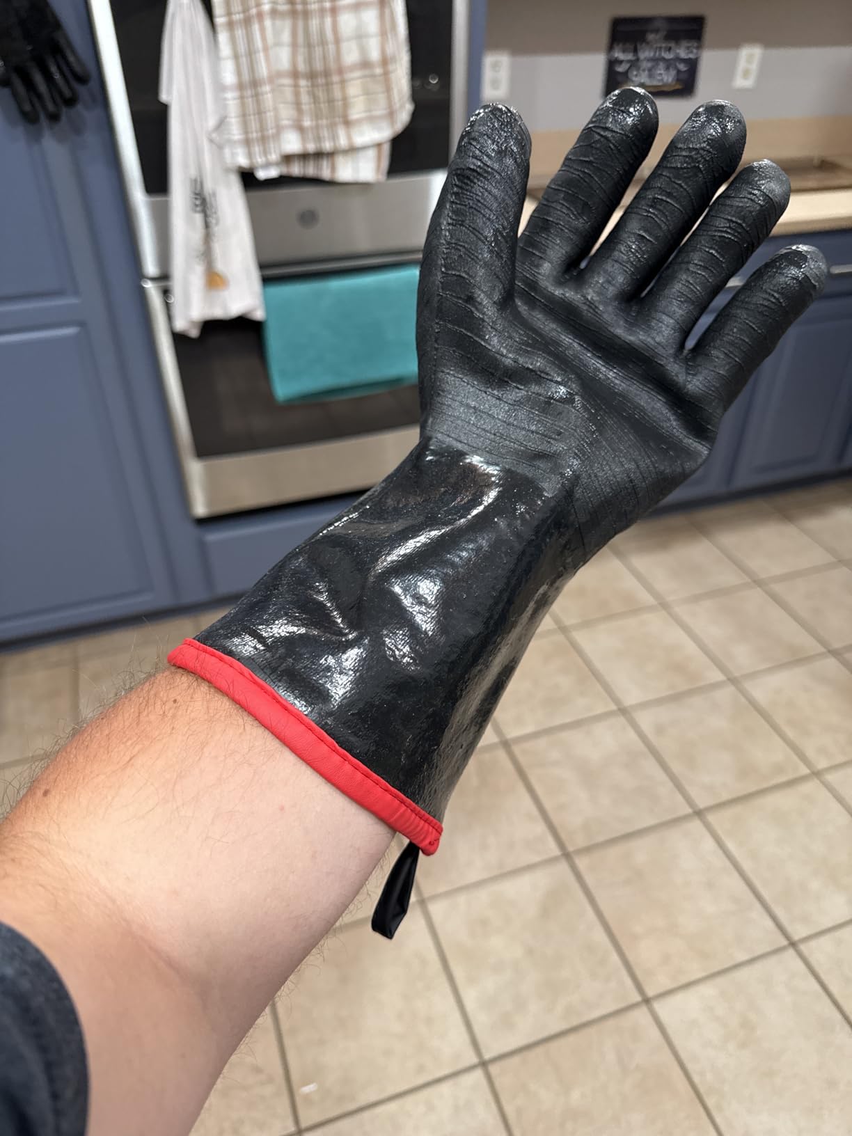 RAPICCA 932°F Heat Resistant BBQ Grill Gloves: Oil Resistant Waterproof for Smoking Grilling Cooking Barbecue Deep Frying Turkey Rotisserie Handling Hot Greasy Meat | Great Stocking Stuffers for Men - Customer Photo 2