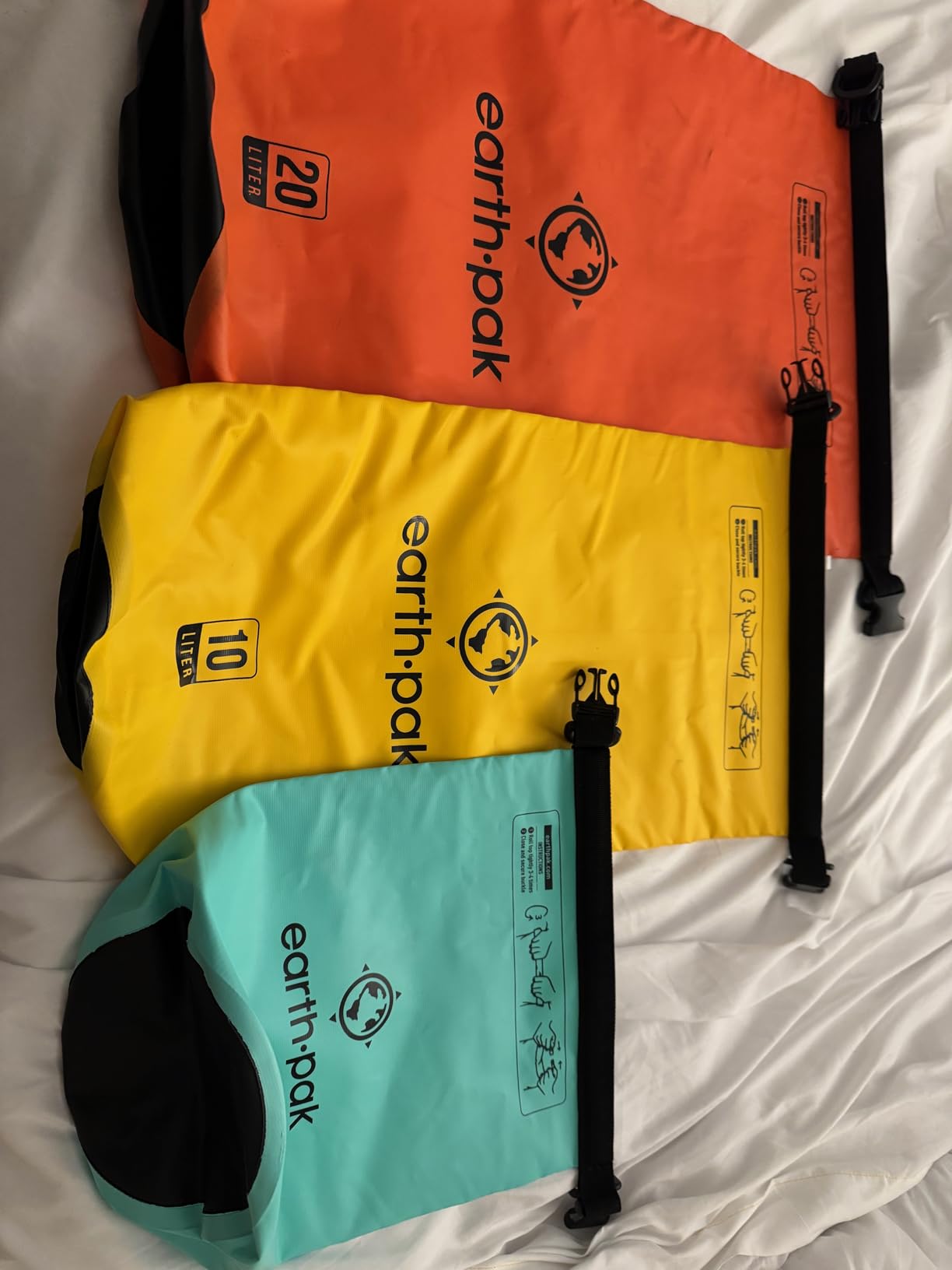 Earth Pak Waterproof Dry Bag - Roll Top Waterproof Backpack Sack Keeps Gear Dry for Kayak with Waterproof Phone Case Customer Review Earth Pak Waterproof Dry Bag - Roll Top Waterproof Backpack Sack Keeps Gear Dry for Kayak with Waterproof Phone Case - Customer Photo 2