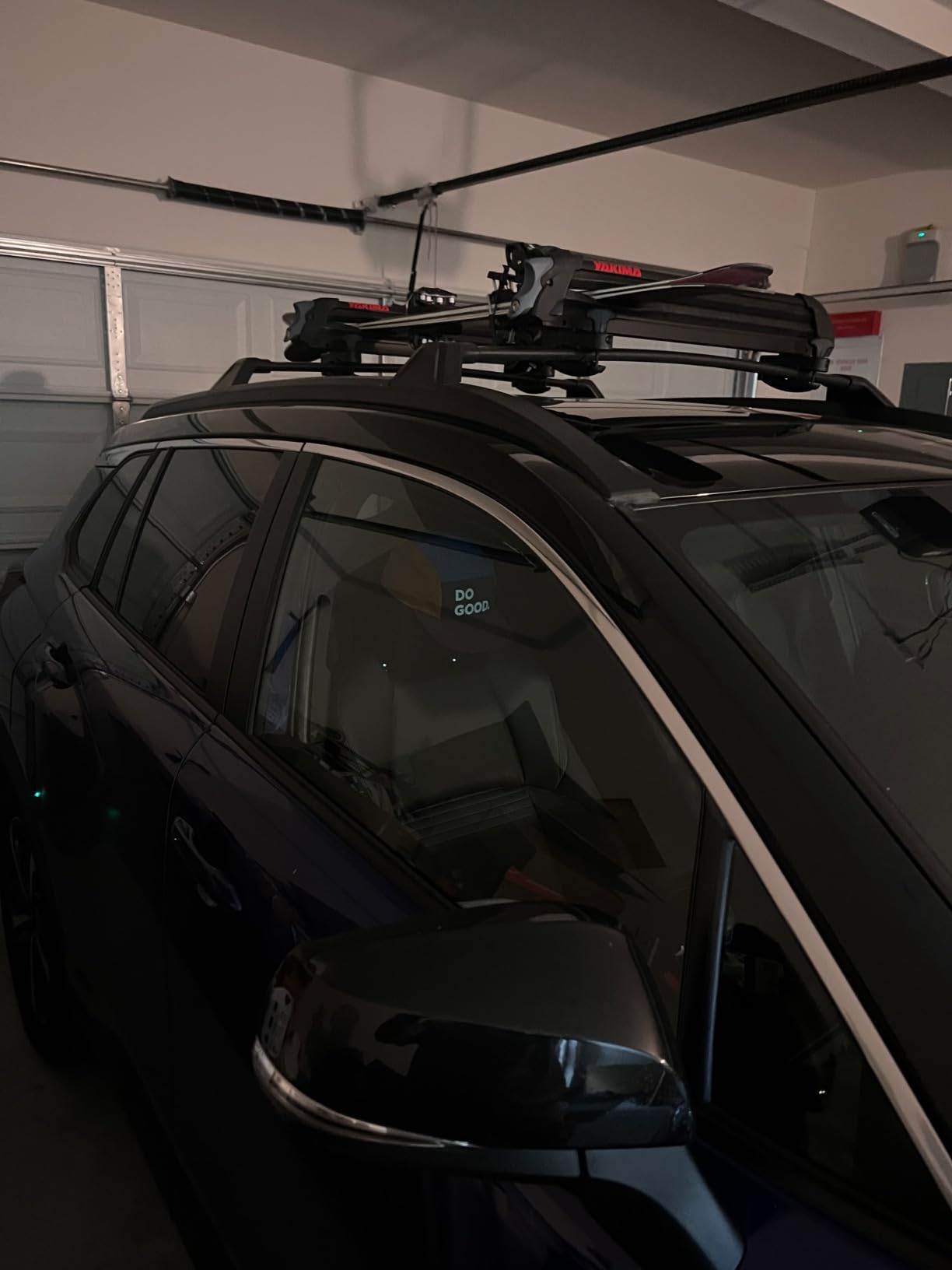 Yakima Ski & Snowboard Car Roof Rack, Fits 6 Ski Pairs or 4 Boards, PowderHound 6 - for Reliable & Secure Transport, Compatible with Yakima Crossbars Customer Review Yakima Ski & Snowboard Car Roof Rack, Fits 6 Ski Pairs or 4 Boards, PowderHound 6 - for Reliable & Secure Transport, Compatible with Yakima Crossbars - Customer Photo 2