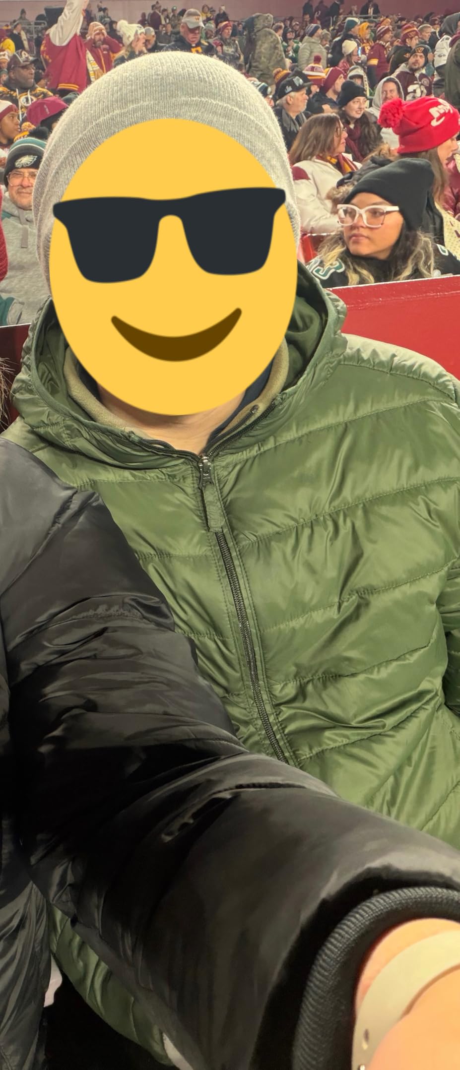 Amazon Essentials Men's Lightweight Water-Resistant Packable Hooded Puffer Jacket - Customer Photo 1