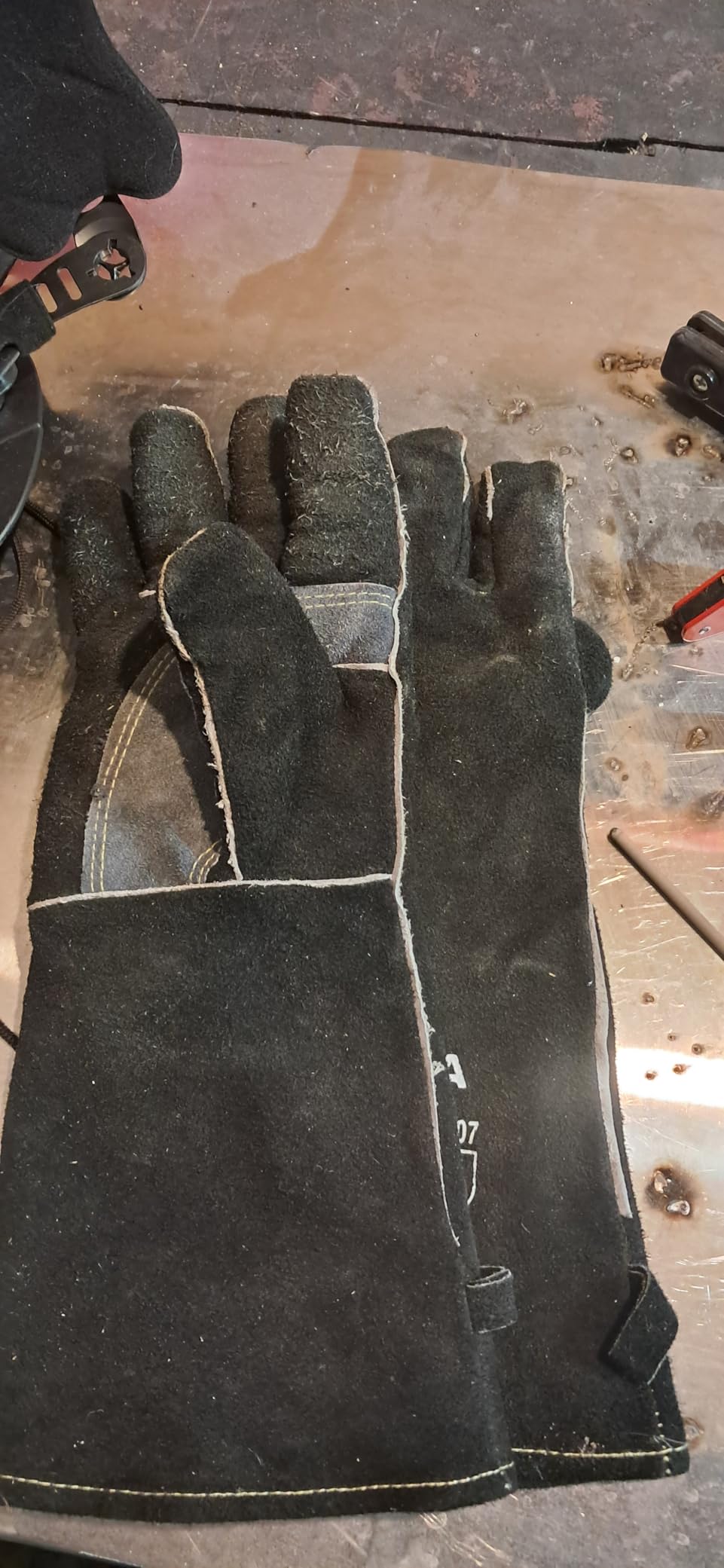 Fireplace Gloves Fire Heat Resistant: Dark-Grey 16IN 932 - Fireproof Leather for Fireplace Fire Pit Wood Stove Campfire Furnace BBQ Grill Oven Stick Mig Welding Welder Gear - Birthday Gift XL - Customer Photo 2