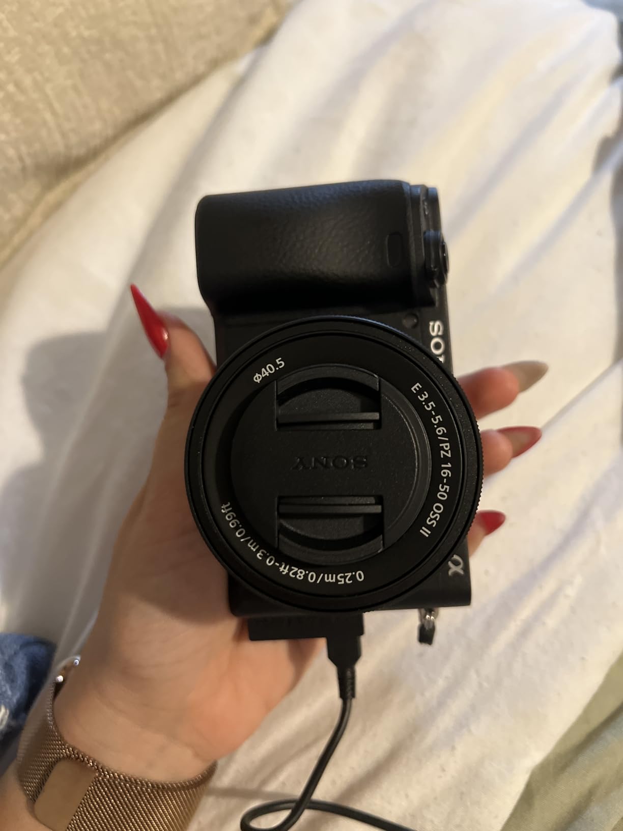 Sony Alpha a6400 Mirrorless Camera: Compact APS-C Interchangeable Lens Digital Camera with Real-Time Eye Auto Focus, 4K Video, Flip Screen & 16-50mm Lens - E Mount Compatible - ILCE-6400L/B, Black customer photo 2
