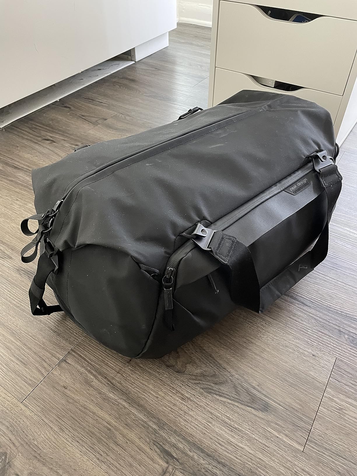Peak Design Travel Duffel 35L, Sage, Extra-Wide Single Zip Access, Weatherproof Shell, 4 External Pockets Customer Review Peak Design Travel Duffel 35L, Sage, Extra-Wide Single Zip Access, Weatherproof Shell, 4 External Pockets - Customer Photo 1