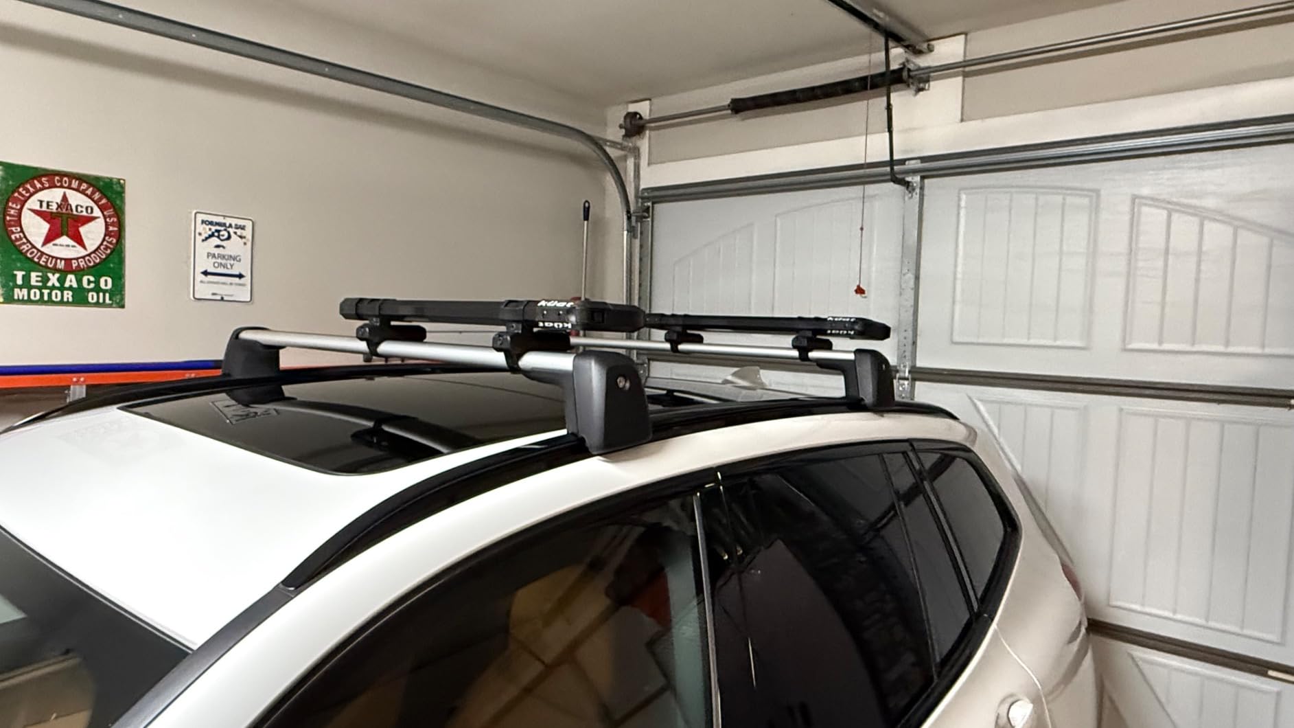KUAT Switch Sturdy Universal Car Rooftop Crossbars Mounted Winter Sports Gear Clamshell Flip Down Quick Release Ski and Snowboarding Rack with Integrated Locks, Black, Switch 6-6 Skis Customer Review KUAT Switch Sturdy Universal Car Rooftop Crossbars Mounted Winter Sports Gear Clamshell Flip Down Quick Release Ski and Snowboarding Rack with Integrated Locks, Black, Switch 6-6 Skis - Customer Photo 2
