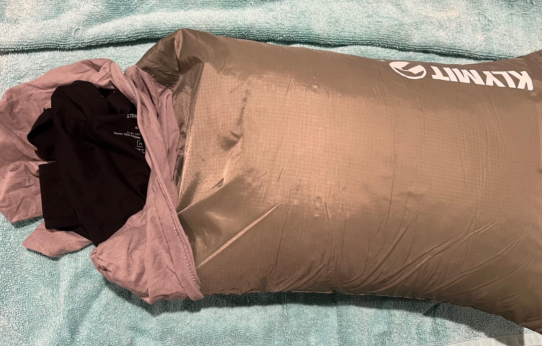 Klymit Drift Camping Pillow, Shredded Memory Foam Travel Pillow with Reversible Cover for Outdoor Use, Green, Regular Customer Review Klymit Drift Camping Pillow, Shredded Memory Foam Travel Pillow with Reversible Cover for Outdoor Use, Green, Regular - Customer Photo 2