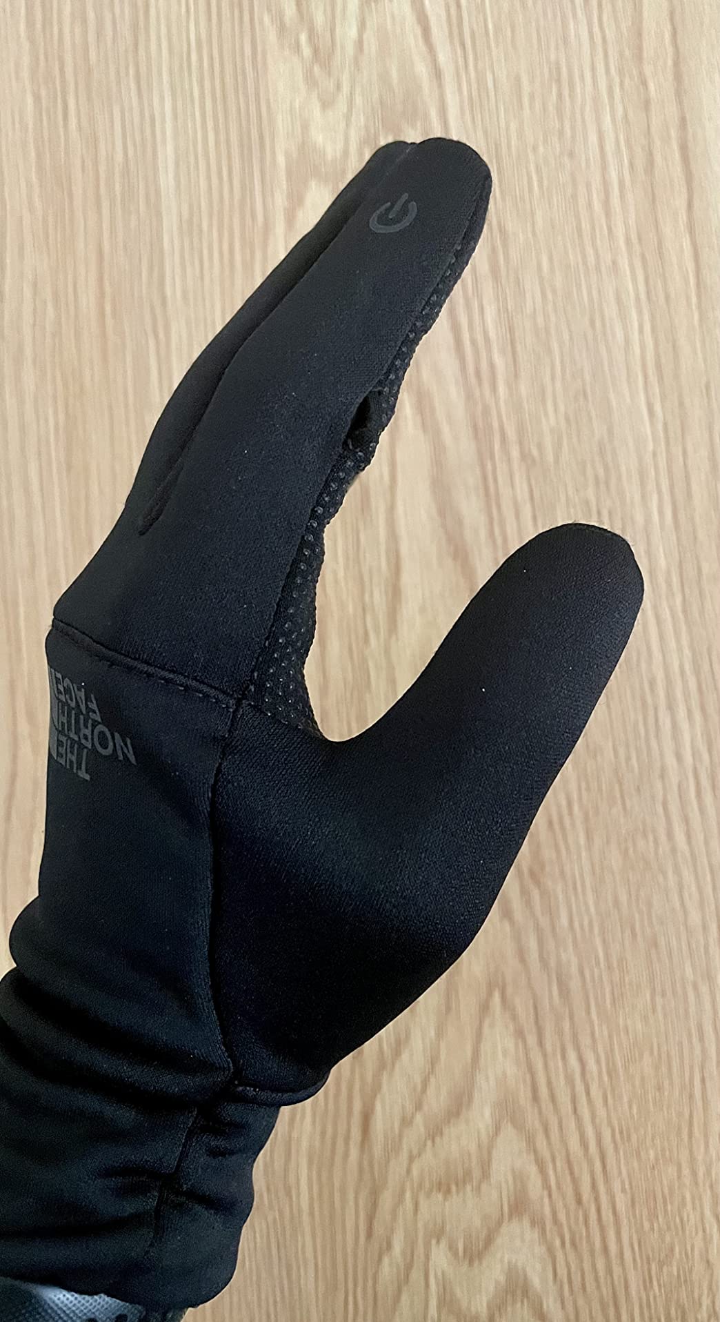 THE NORTH FACE Etip Fleece Recycled Gloves | Touchscreen Compatible Gear for Men & Women, Hand Warming Winter Essential Customer Review THE NORTH FACE Etip Fleece Recycled Gloves | Touchscreen Compatible Gear for Men & Women, Hand Warming Winter Essential - Customer Photo 2