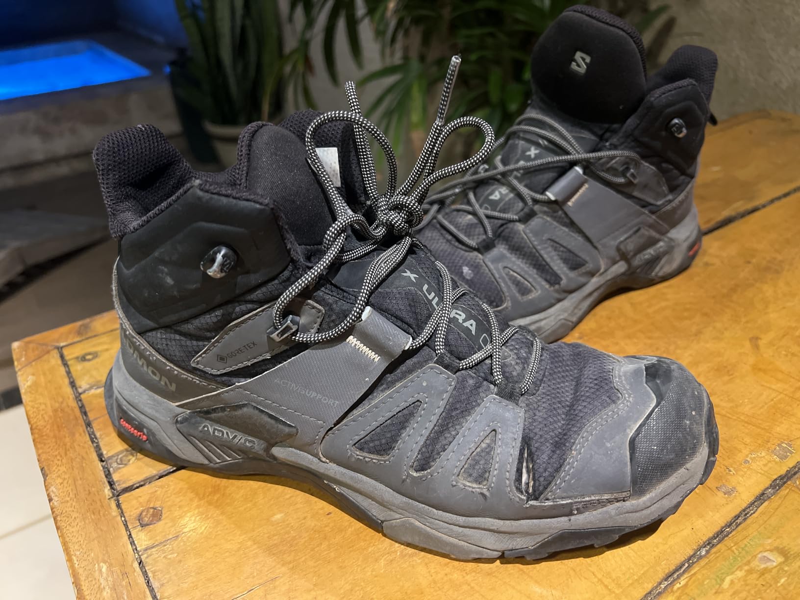 Salomon Men's X Ultra 4 Mid Gore-Tex Hiking Boots - Customer Photo 2