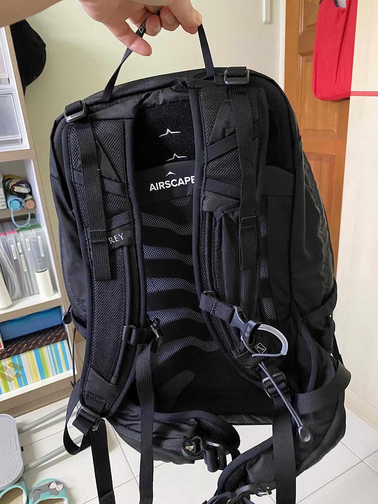 Osprey Tempest 20L Women's Hiking Backpack with Hipbelt, Stealth Black, WM/L - Customer Photo 2