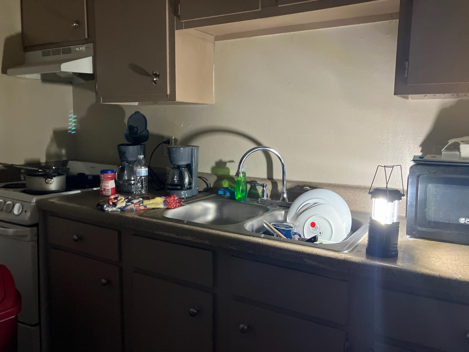 Lepro LED Camping Lanterns Battery Powered, Collapsible, IPX4 Water Resistant, Outdoor Portable Lights for Emergency, Hurricane, Storms and Outages - Customer Photo 1