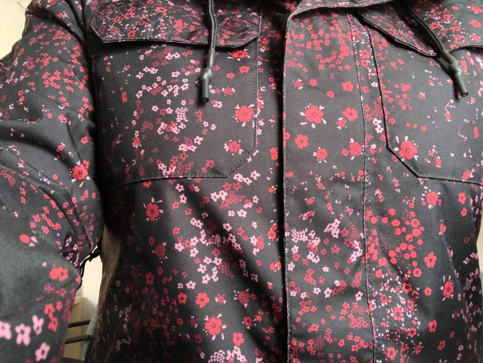Volcom Women's Shadow Insulated Snowboard Ski Winter Hooded Jacket Customer Review Volcom Women's Shadow Insulated Snowboard Ski Winter Hooded Jacket - Customer Photo 2