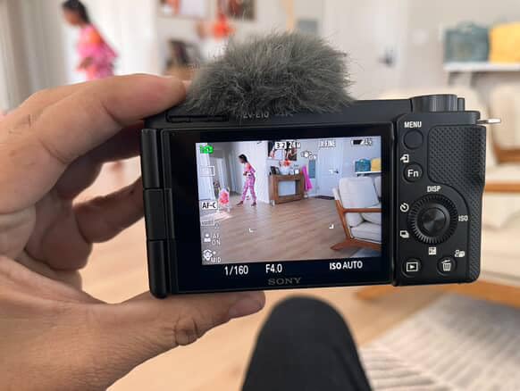 Sony Alpha ZV-E10 - APS-C Interchangeable Lens Mirrorless Vlog Camera Kit - Black Customer Review Sony Alpha ZV-E10 - APS-C Interchangeable Lens Mirrorless Vlog Camera Kit - Black - Customer Photo 3