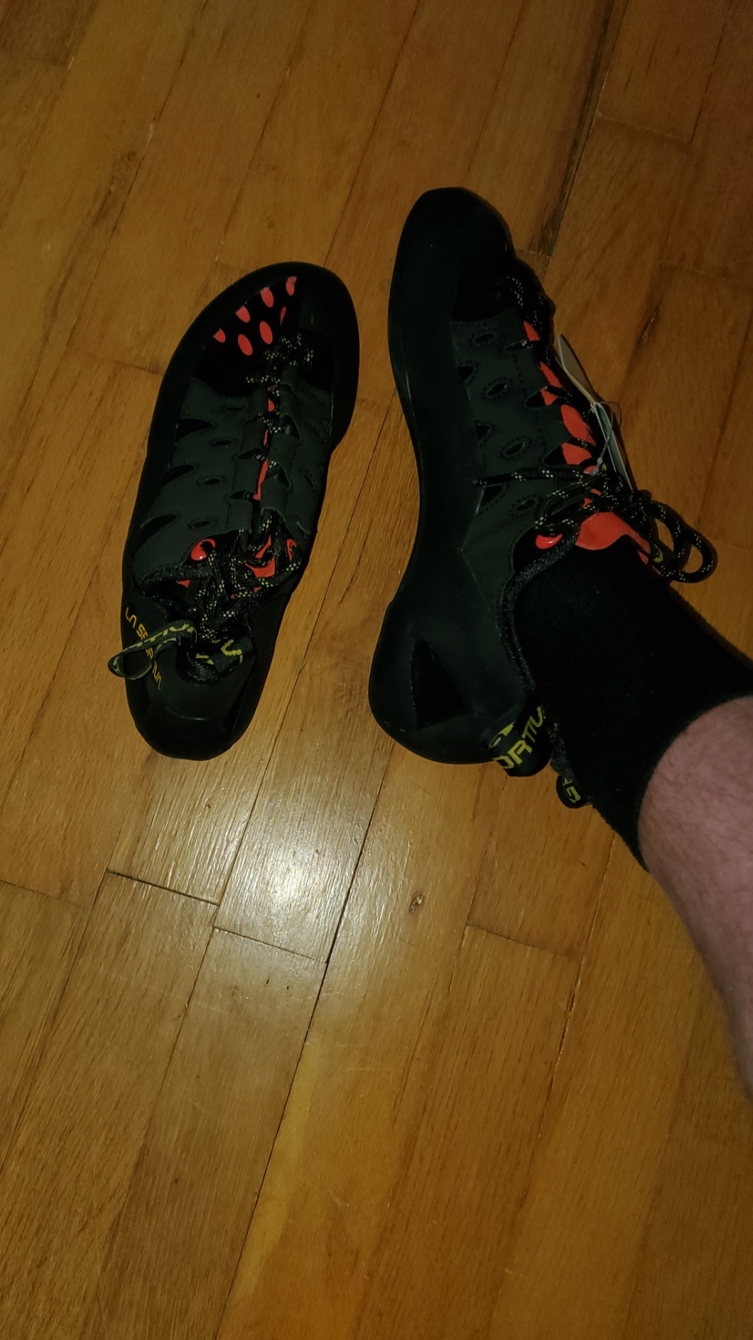 La Sportiva Mens Tarantulace Rock Climbing Shoes Customer Review La Sportiva Mens Tarantulace Rock Climbing Shoes - Customer Photo 1